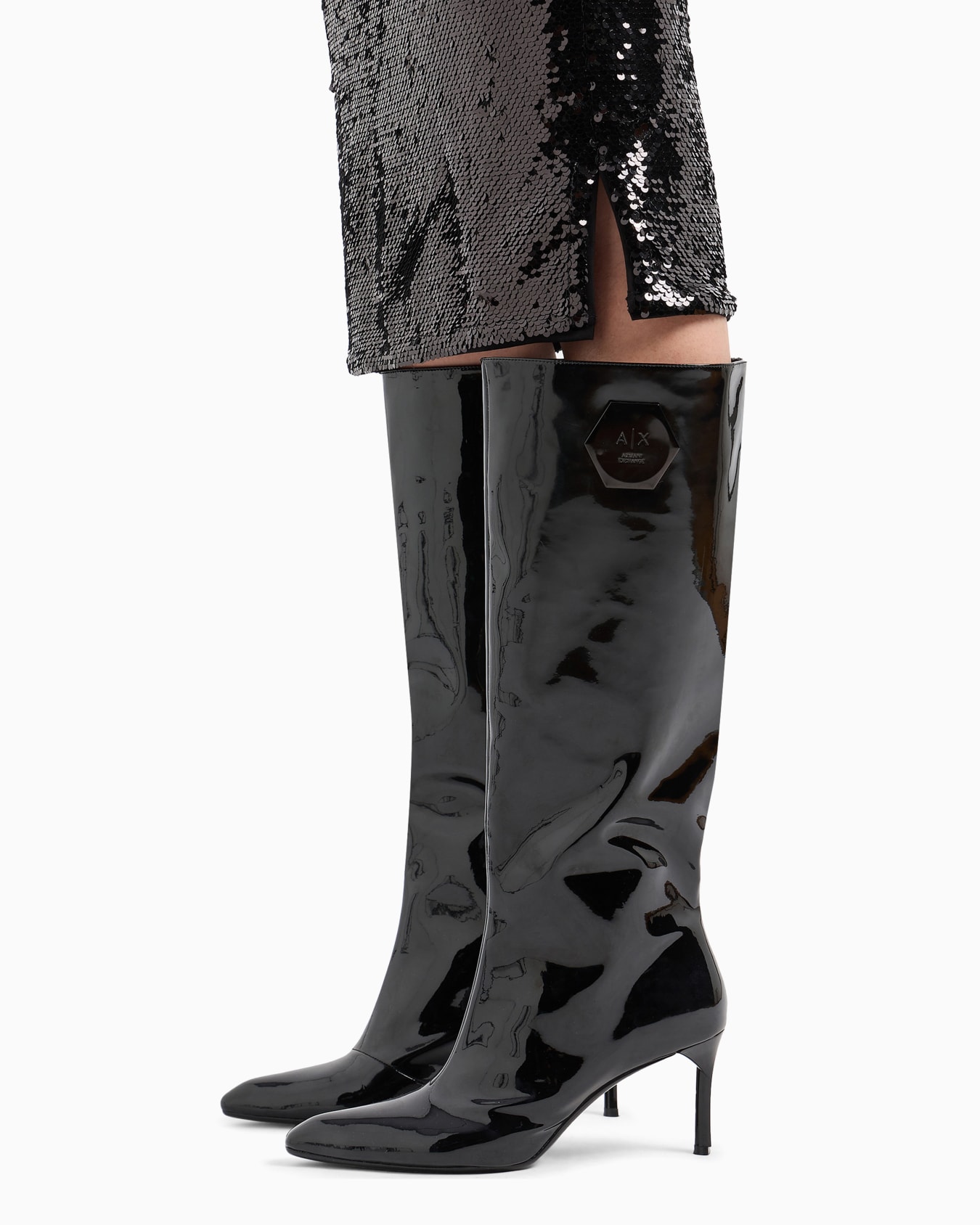 Midi skirt covered in sequins Slide 4