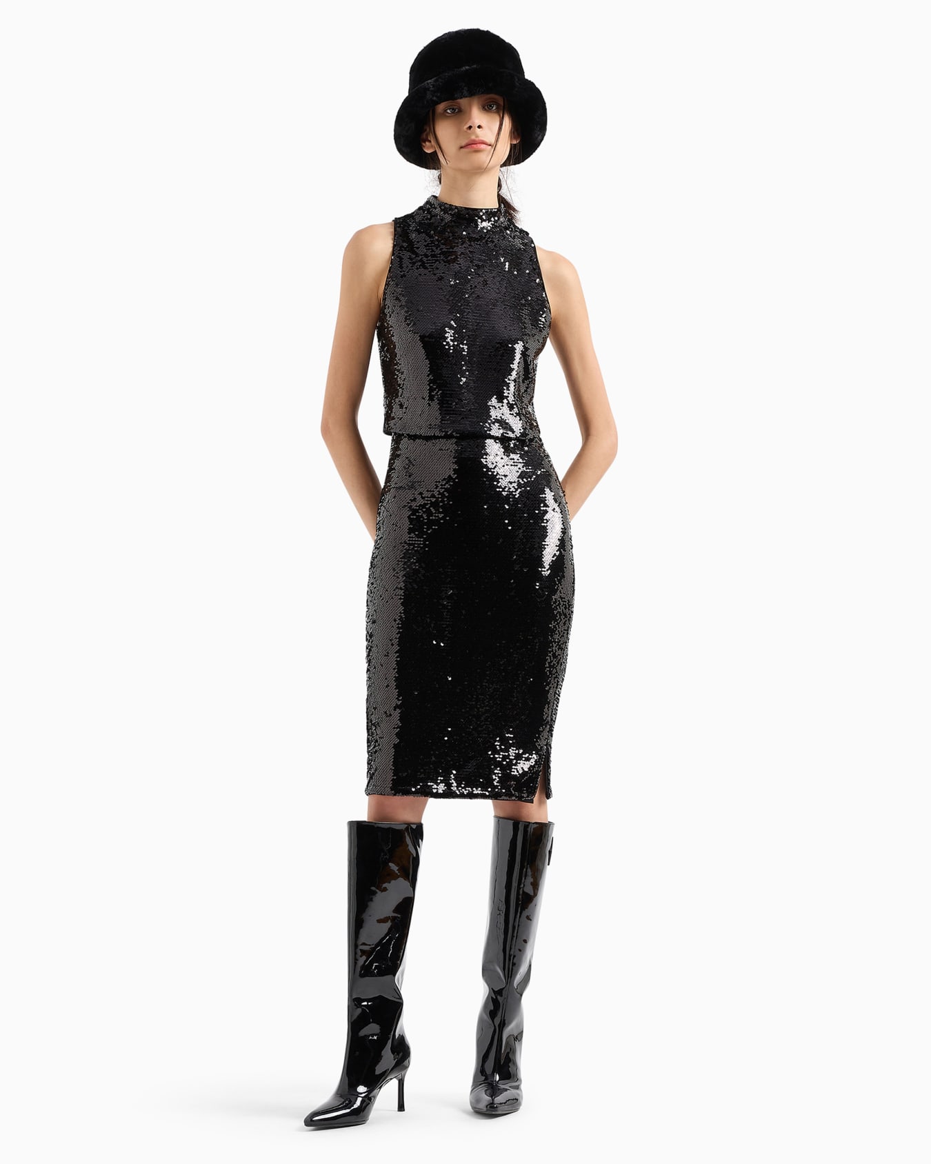 Midi skirt covered in sequins Slide 3