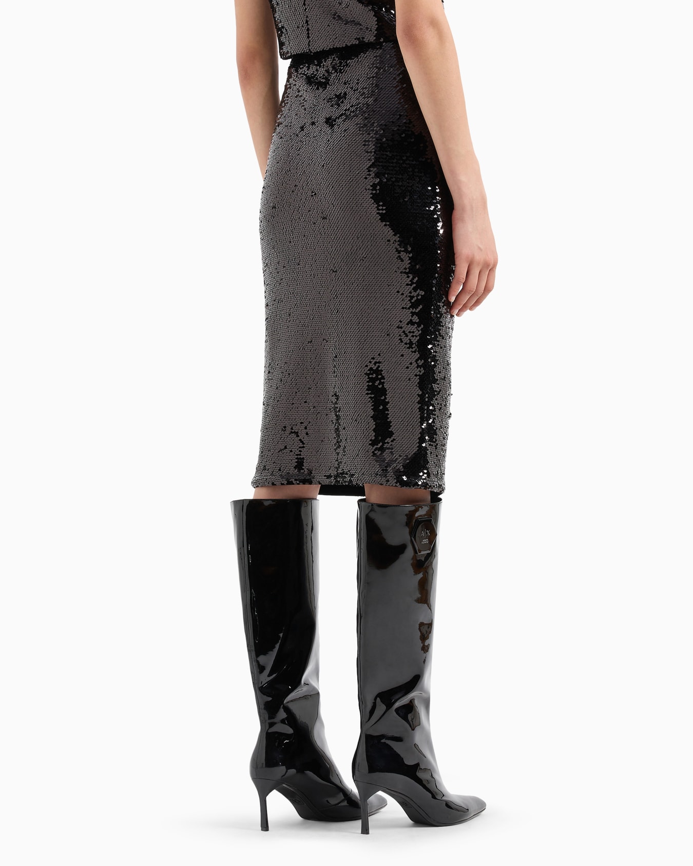Midi skirt covered in sequins Slide 2