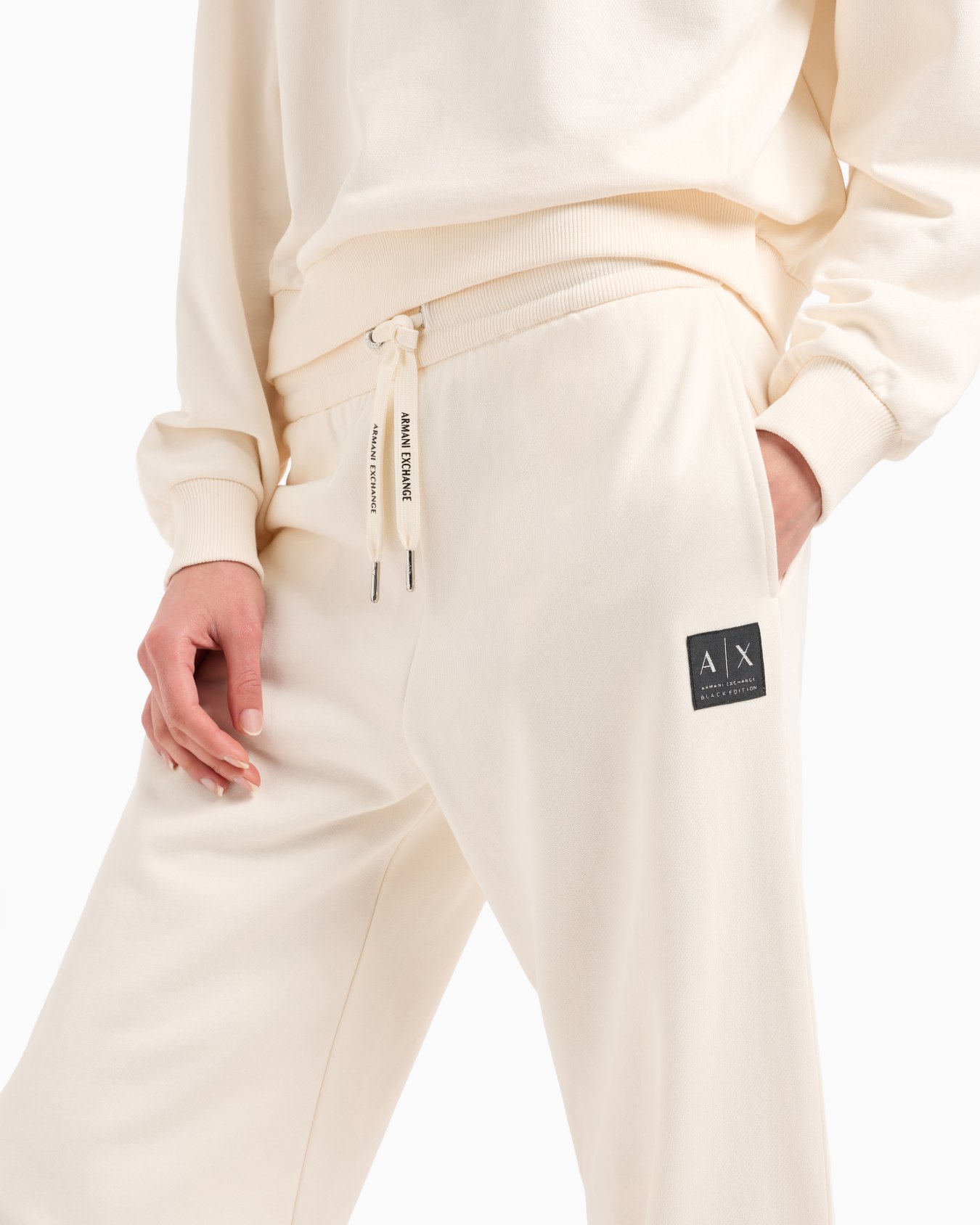 Jogger pants with logo label Slide 4