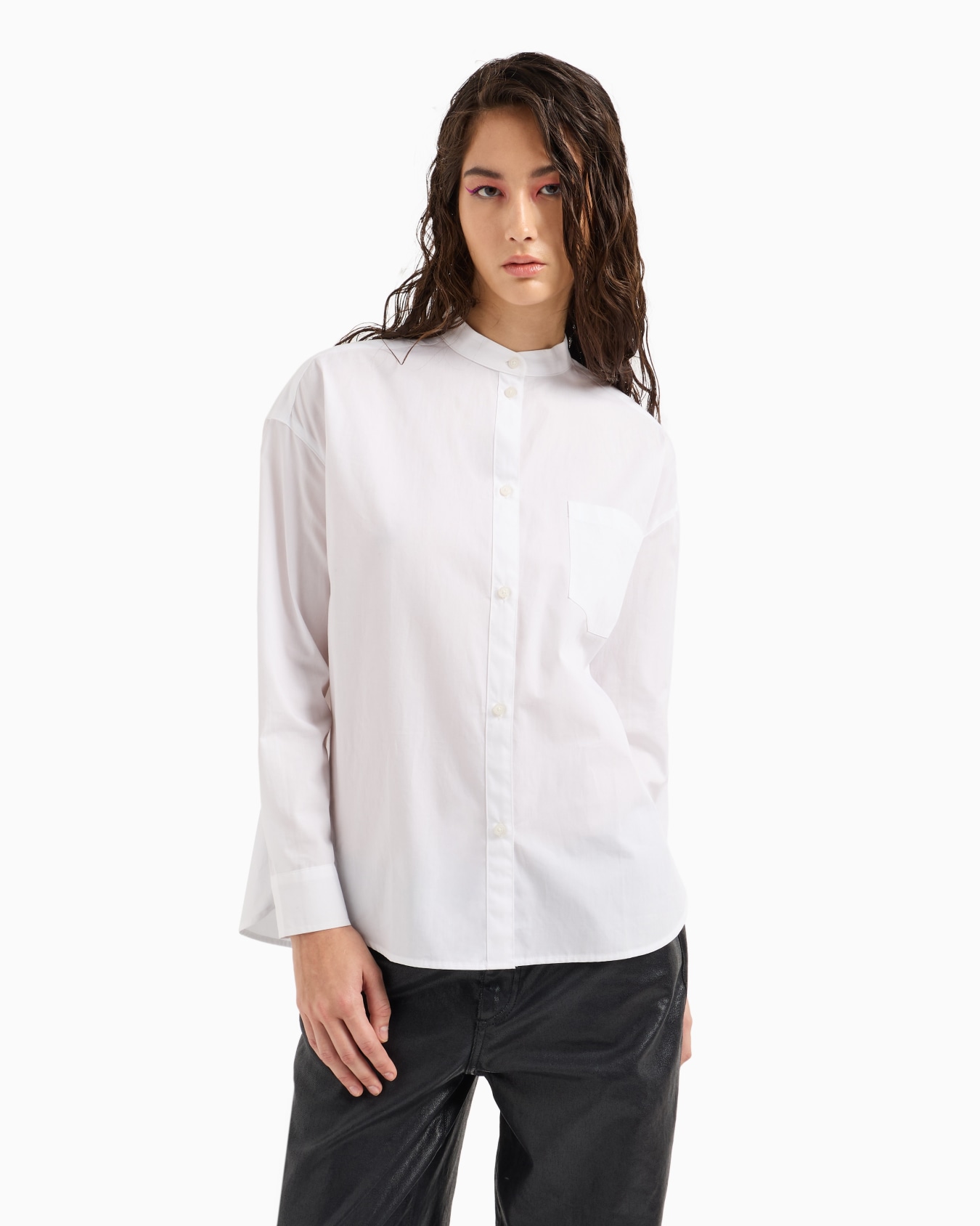 Chemise en popeline coupe classique avec plis au dos Diapositive 1