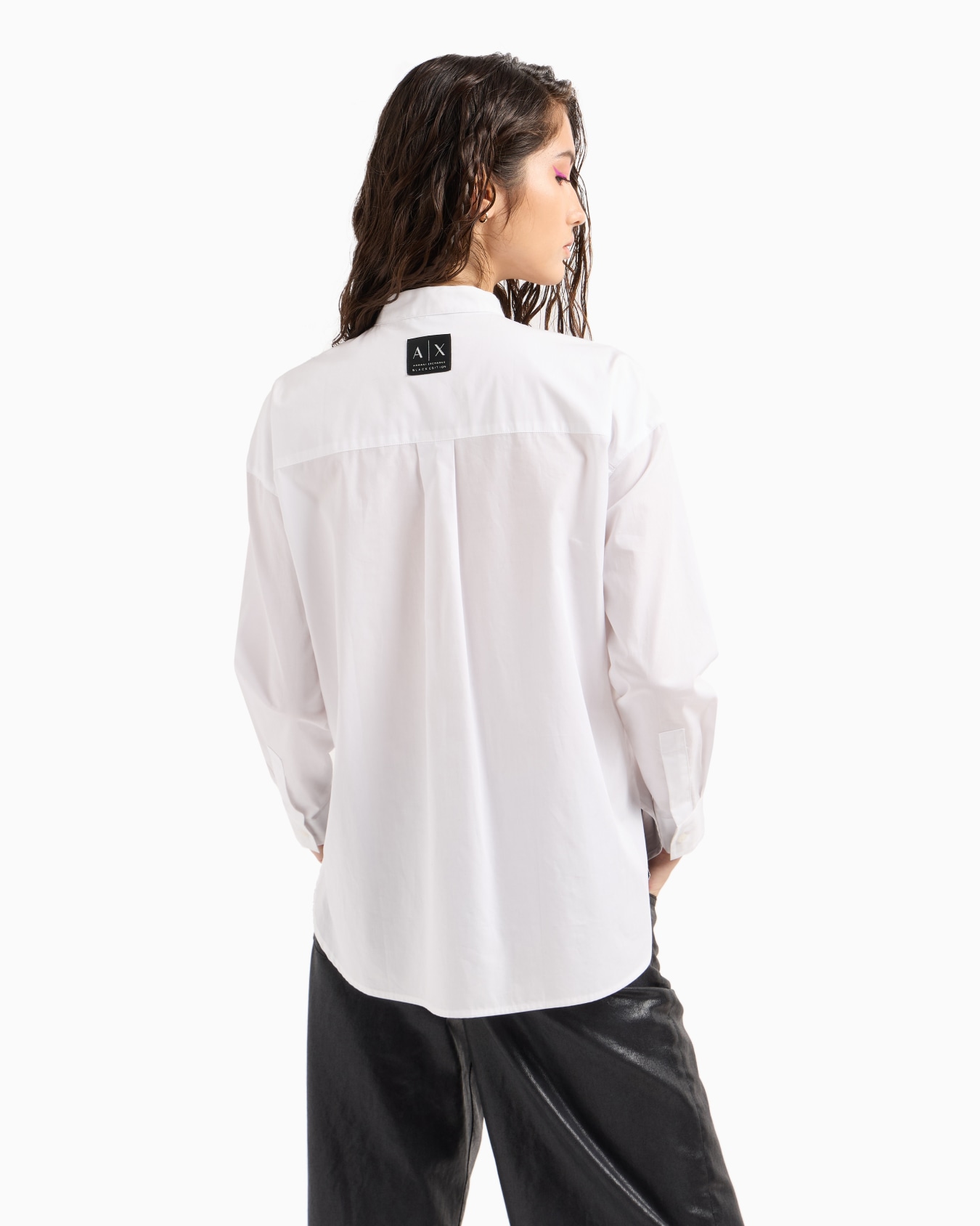 Chemise en popeline coupe classique avec plis au dos Diapositive 2