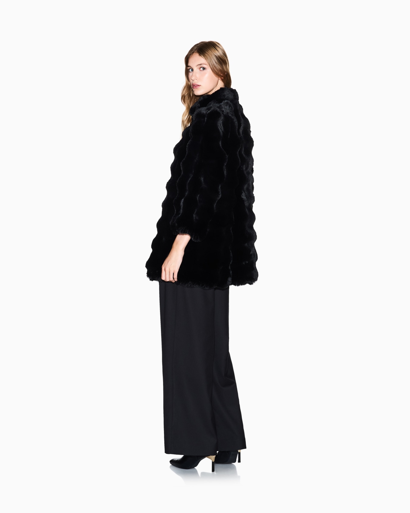Faux fur jacket with waves Slide 2