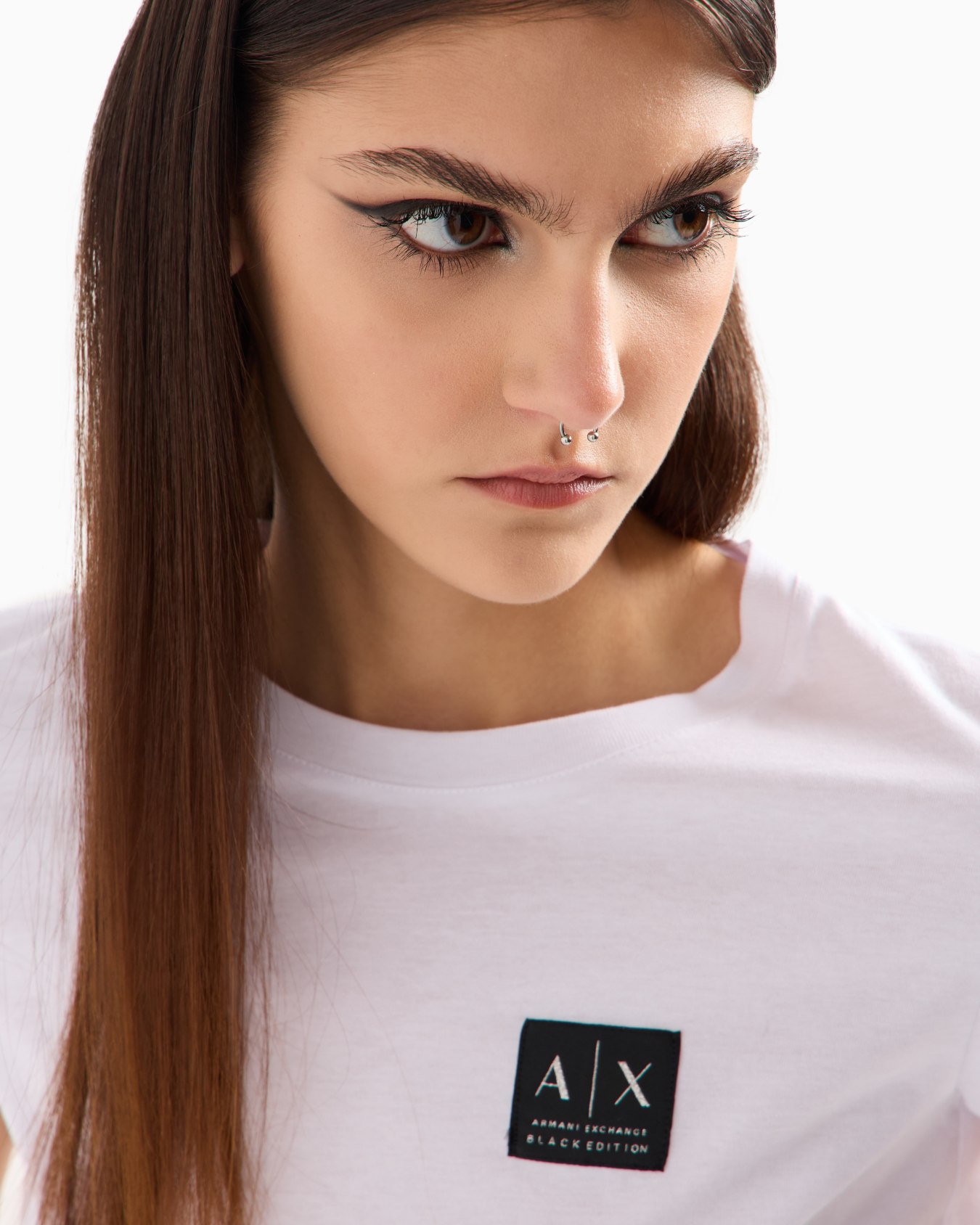 Schmal geschnittenes T-Shirt mit Logo-Etikett Folie 4