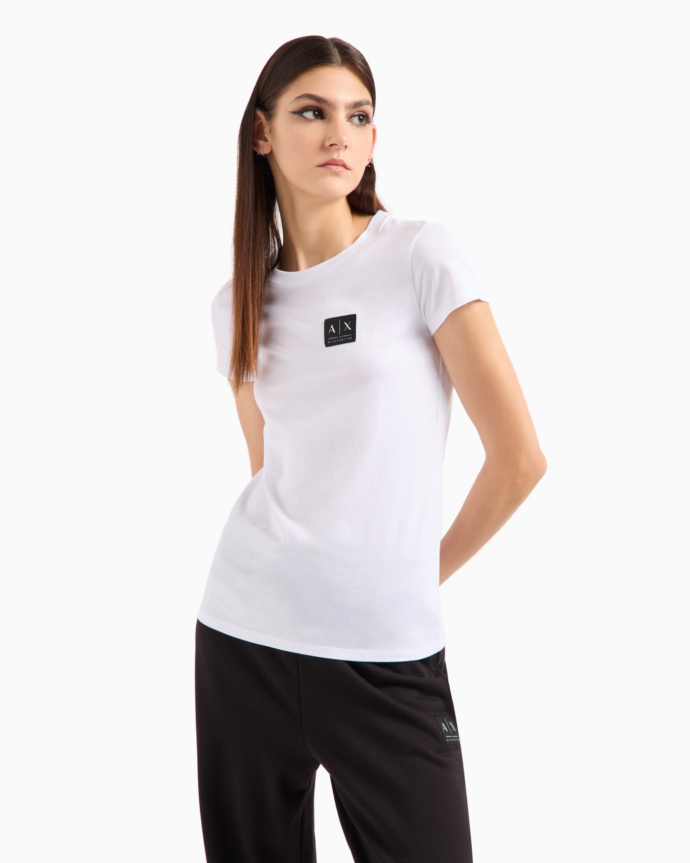 Schmal geschnittenes T-Shirt mit Logo-Etikett Folie 1