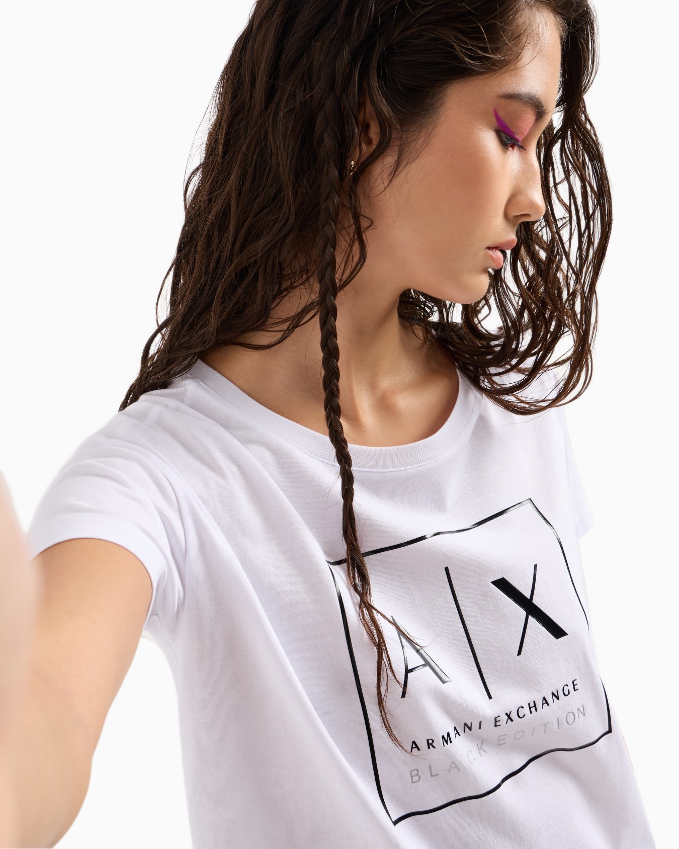 Relaxed fit T-shirt with maxi metal logo Slide 4