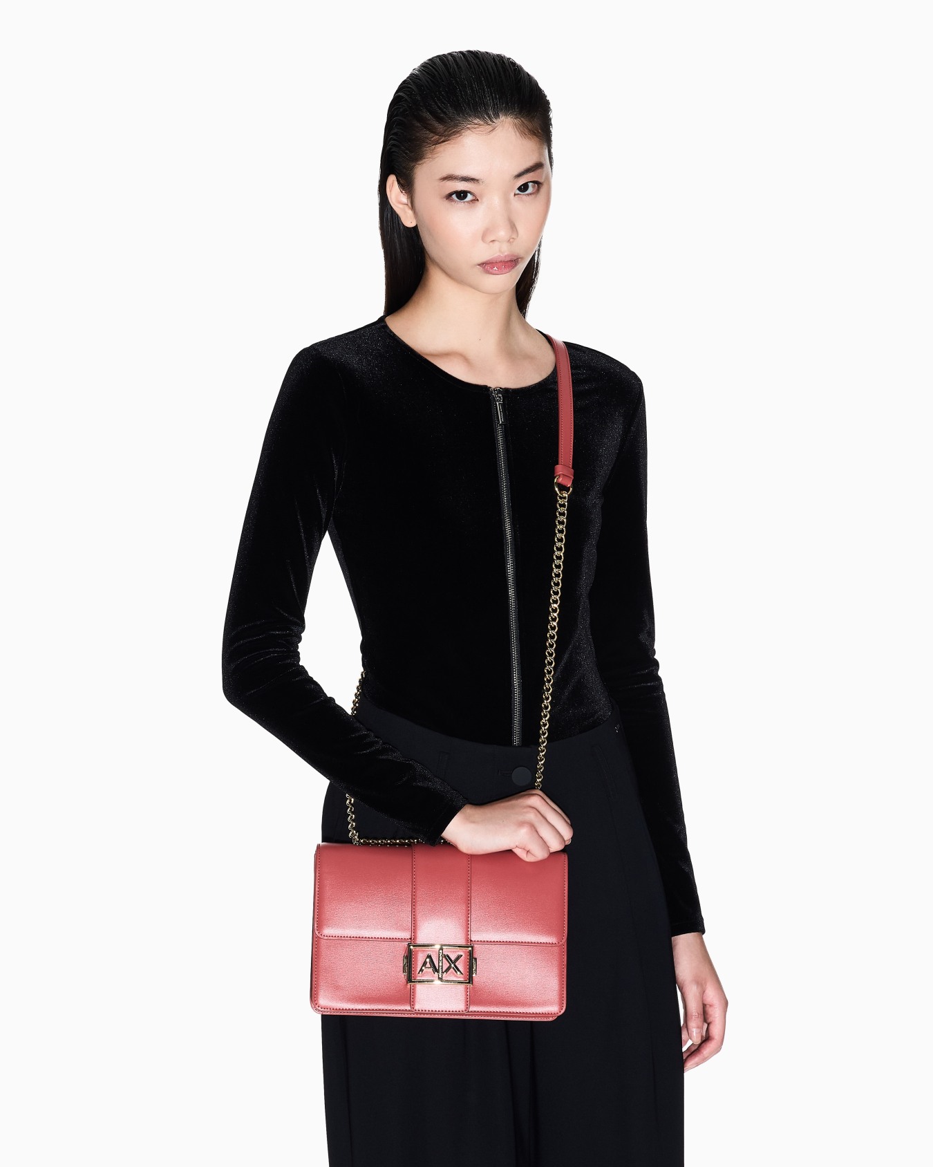 Shoulder bag with metal logo Slide 5