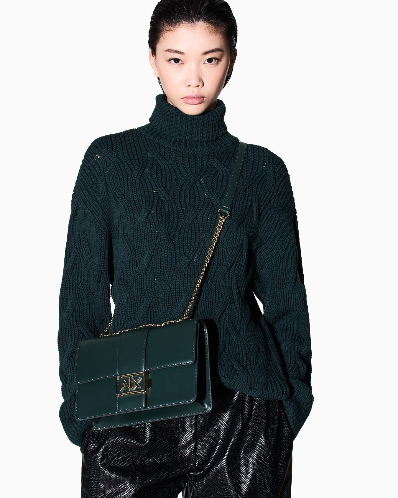 Shoulder bag with metal logo Slide 5