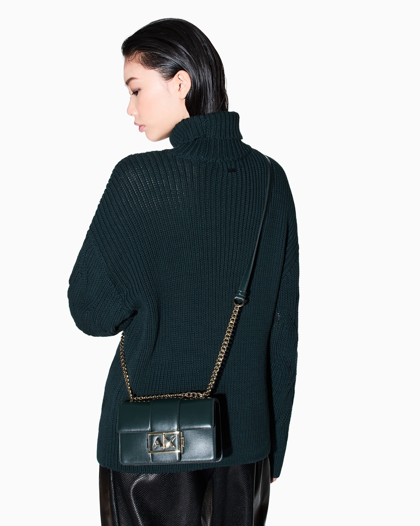 Shoulder bag with metal logo Slide 5