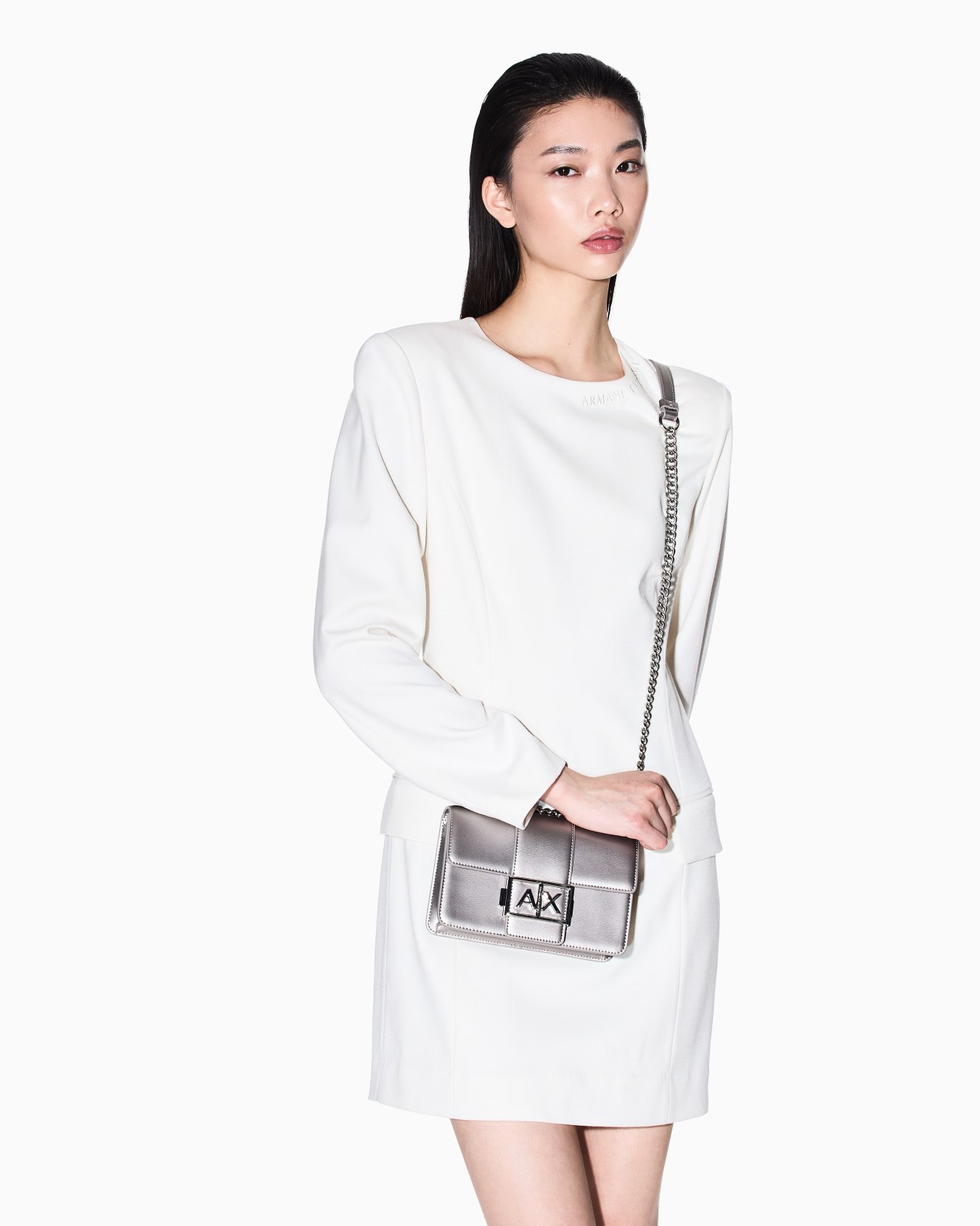 Shoulder bag with metal logo Slide 5