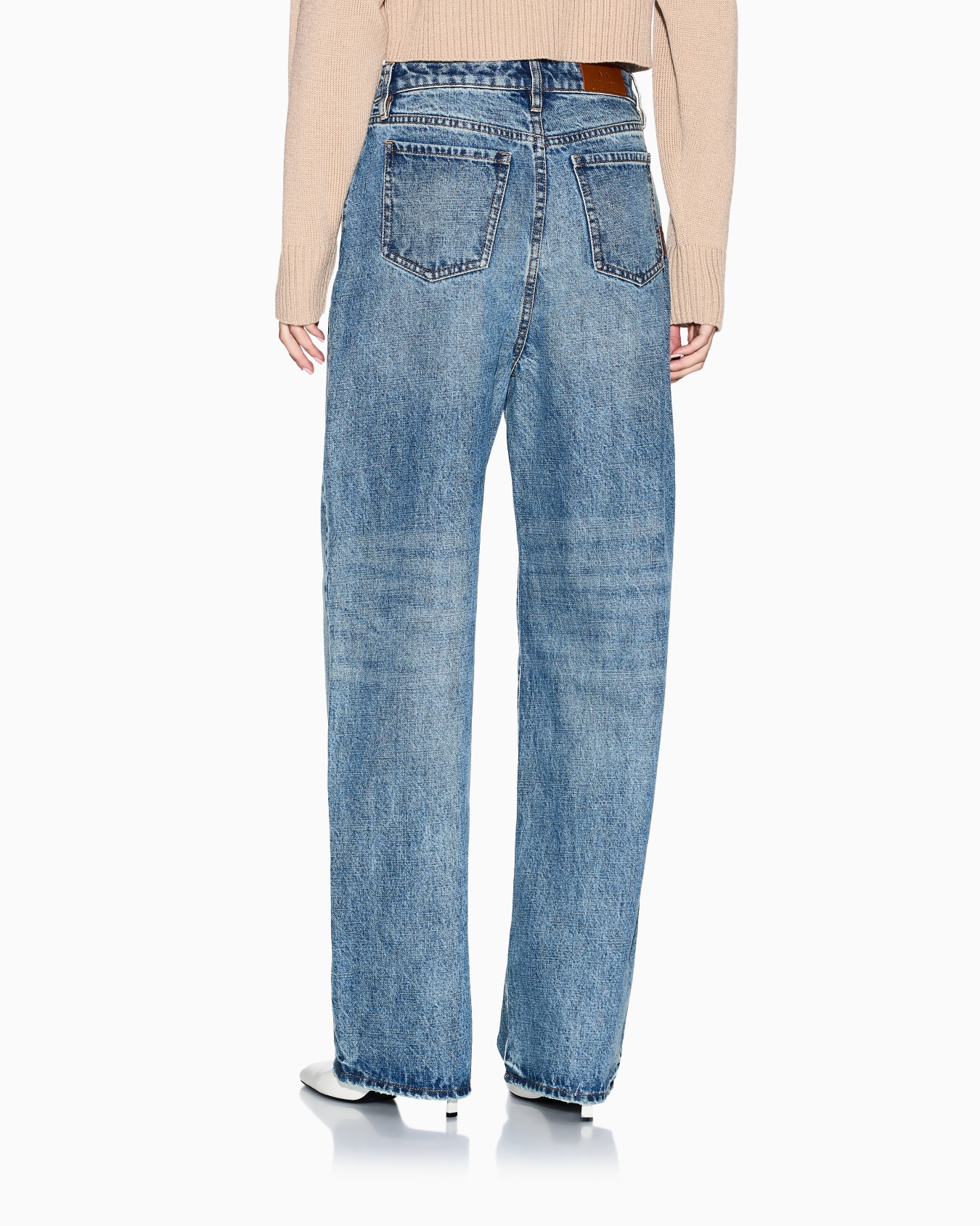 Relaxed Jeans Slide 2