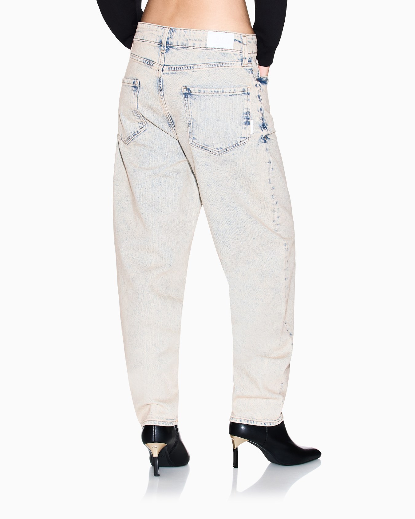 Tapered Jeans Slide 2