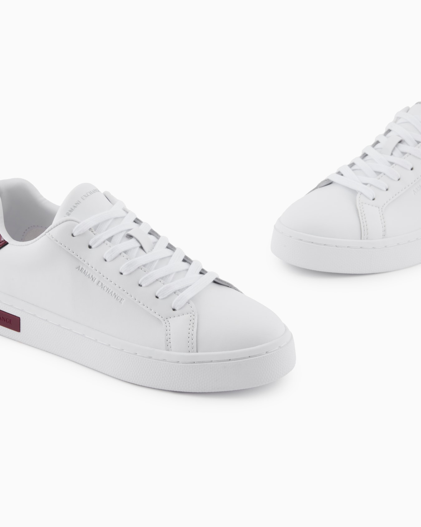 Sneakers with laces and logo Slide 4