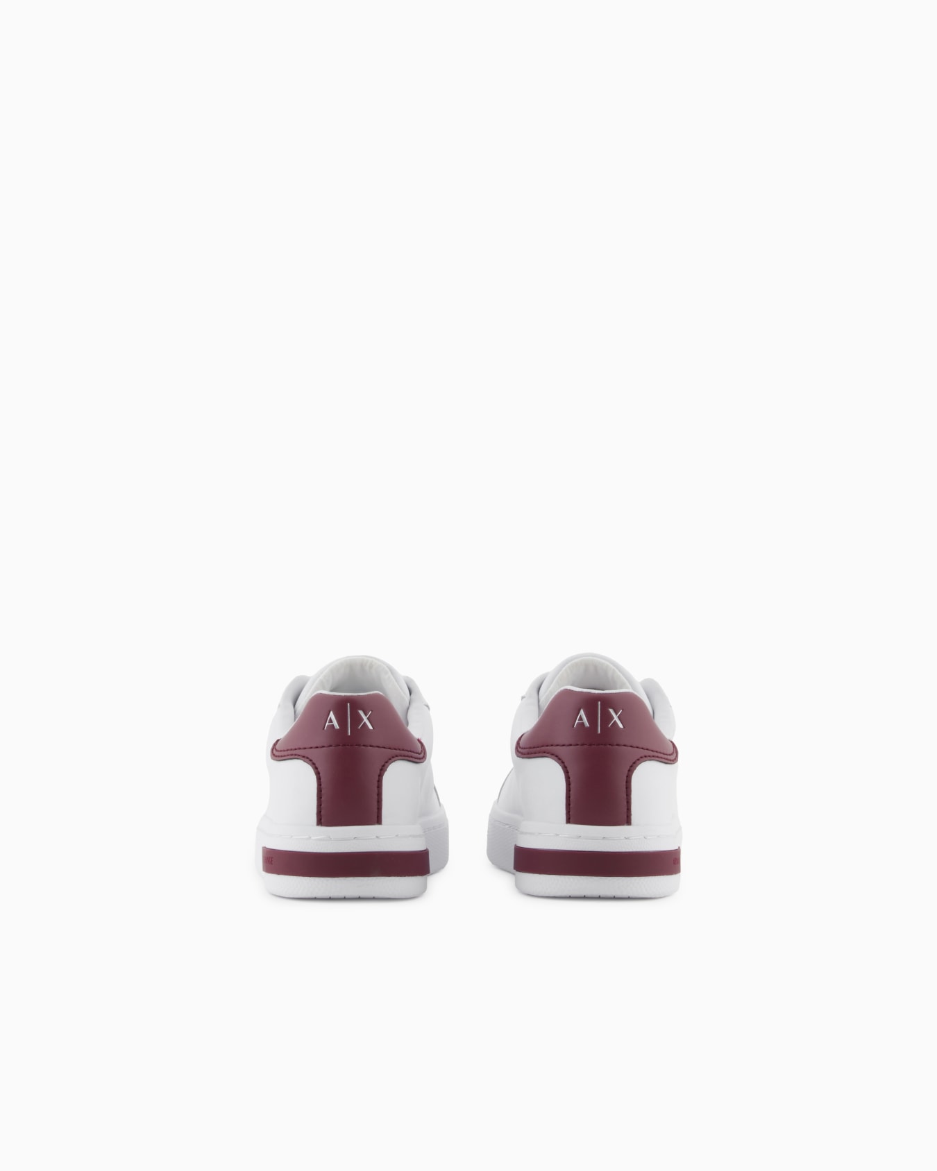 Sneakers with laces and logo Slide 3