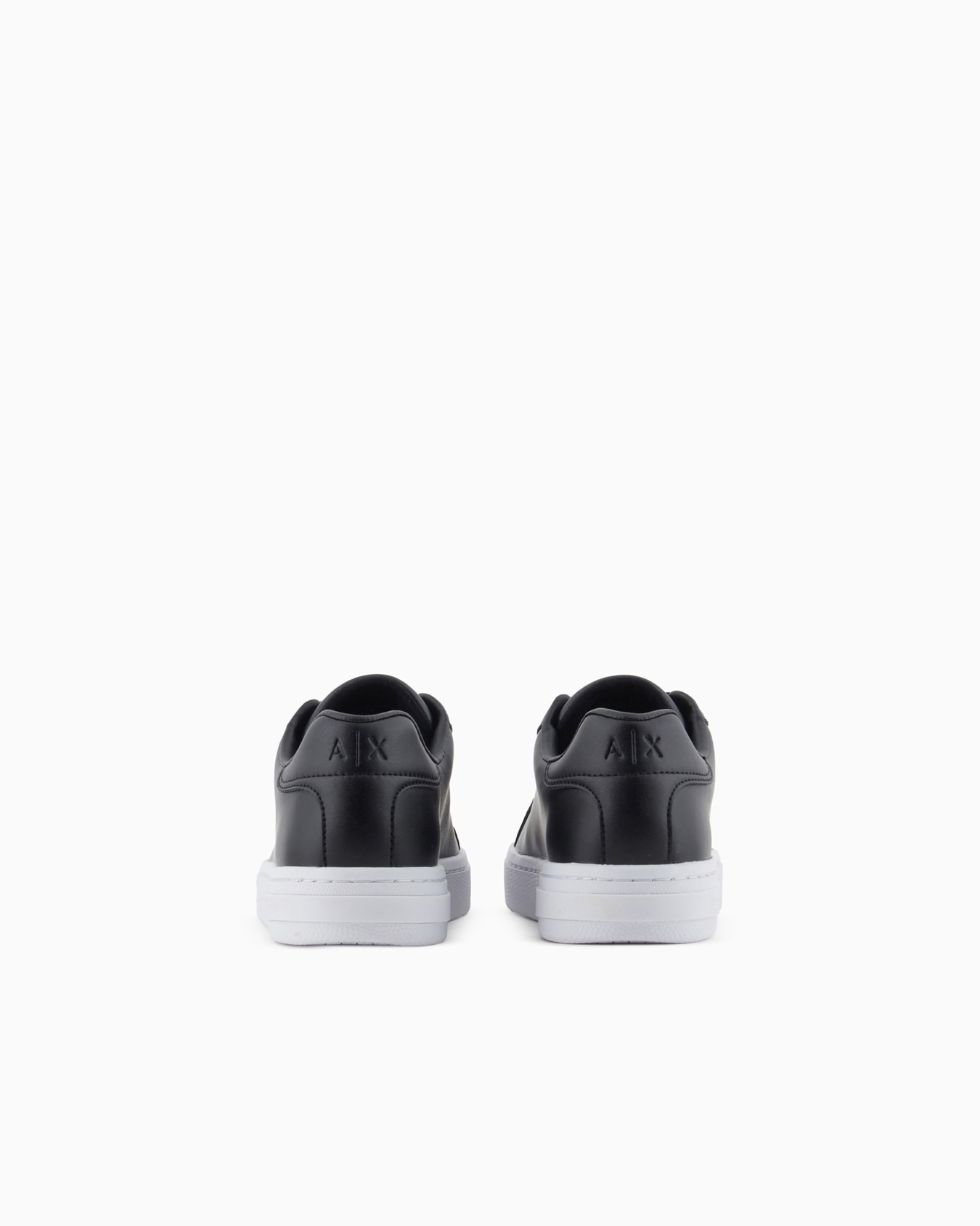 Sneakers with laces and logo Slide 3