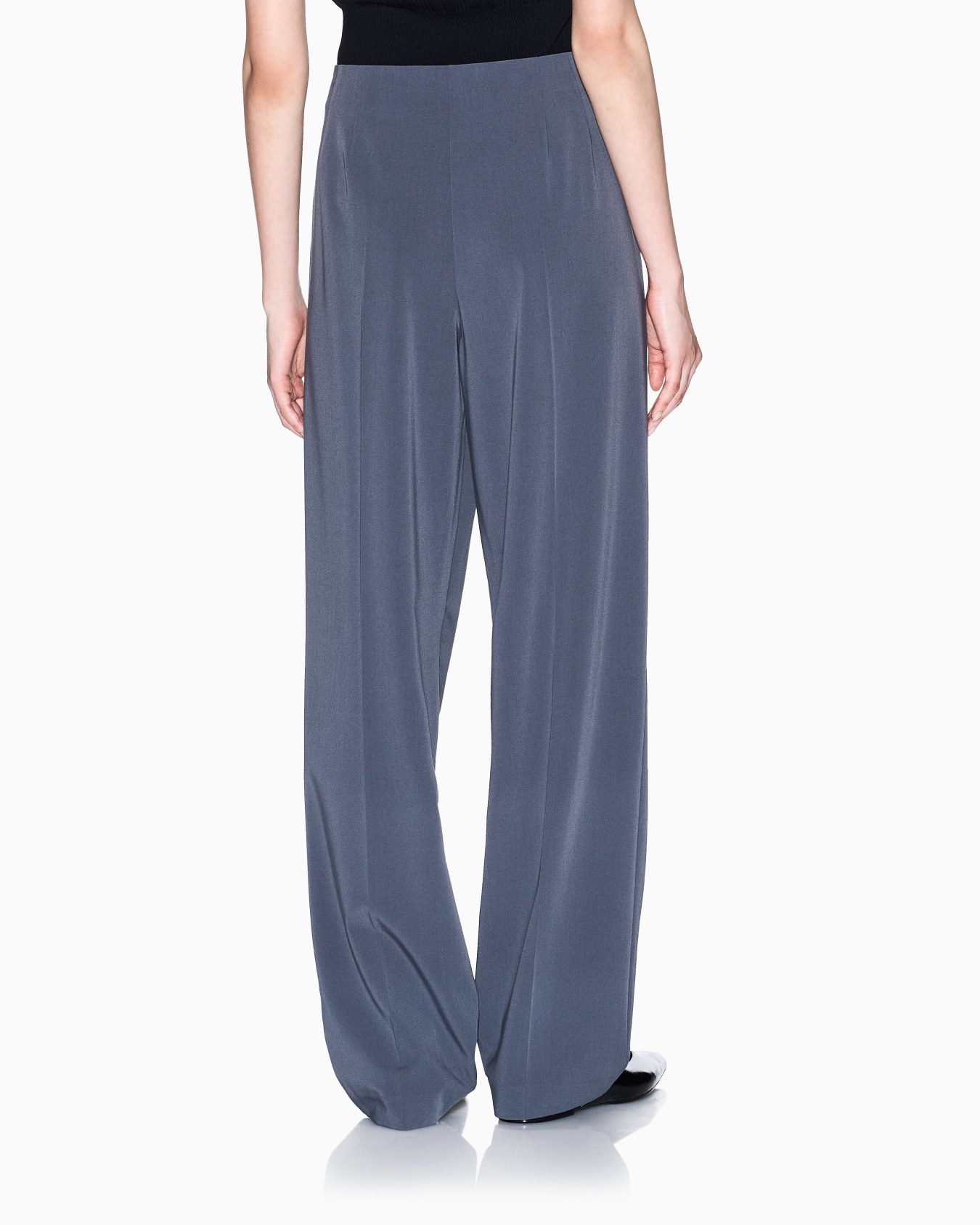 Pants with pleats Slide 2