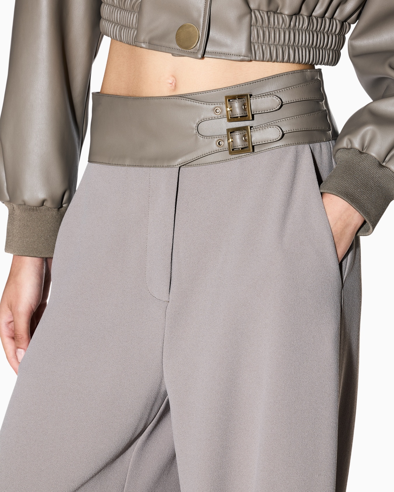 Palazzo trousers with straps Slide 4