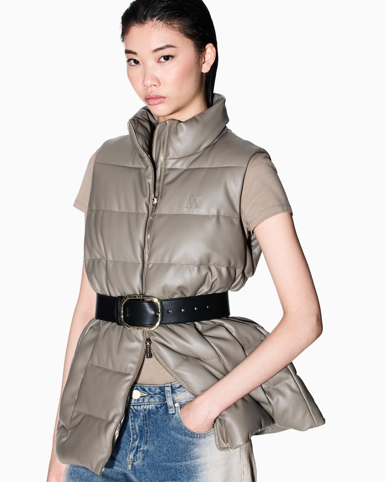 Padded sleeveless jacket with a coated effect Slide 4