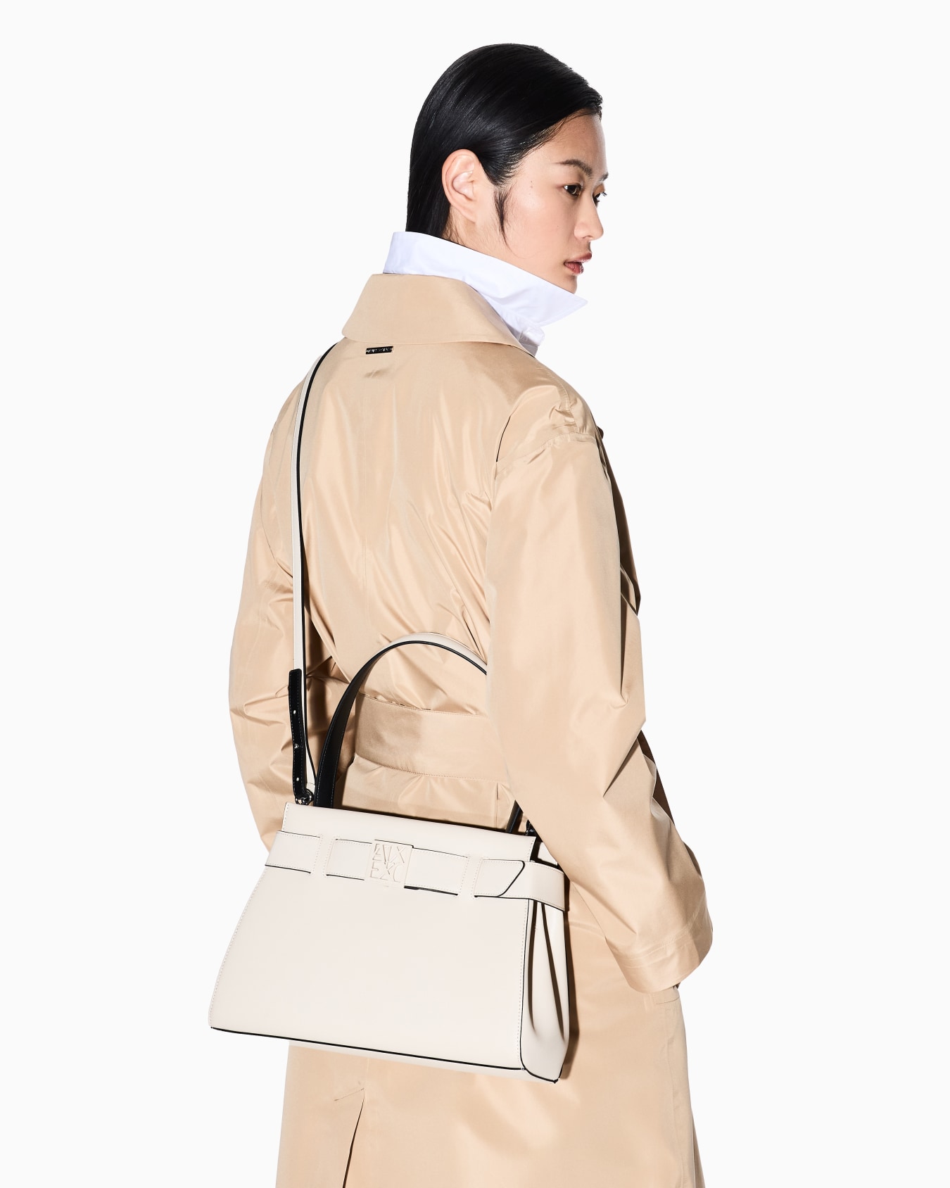 Handbag with small large logo Diapositiva 5