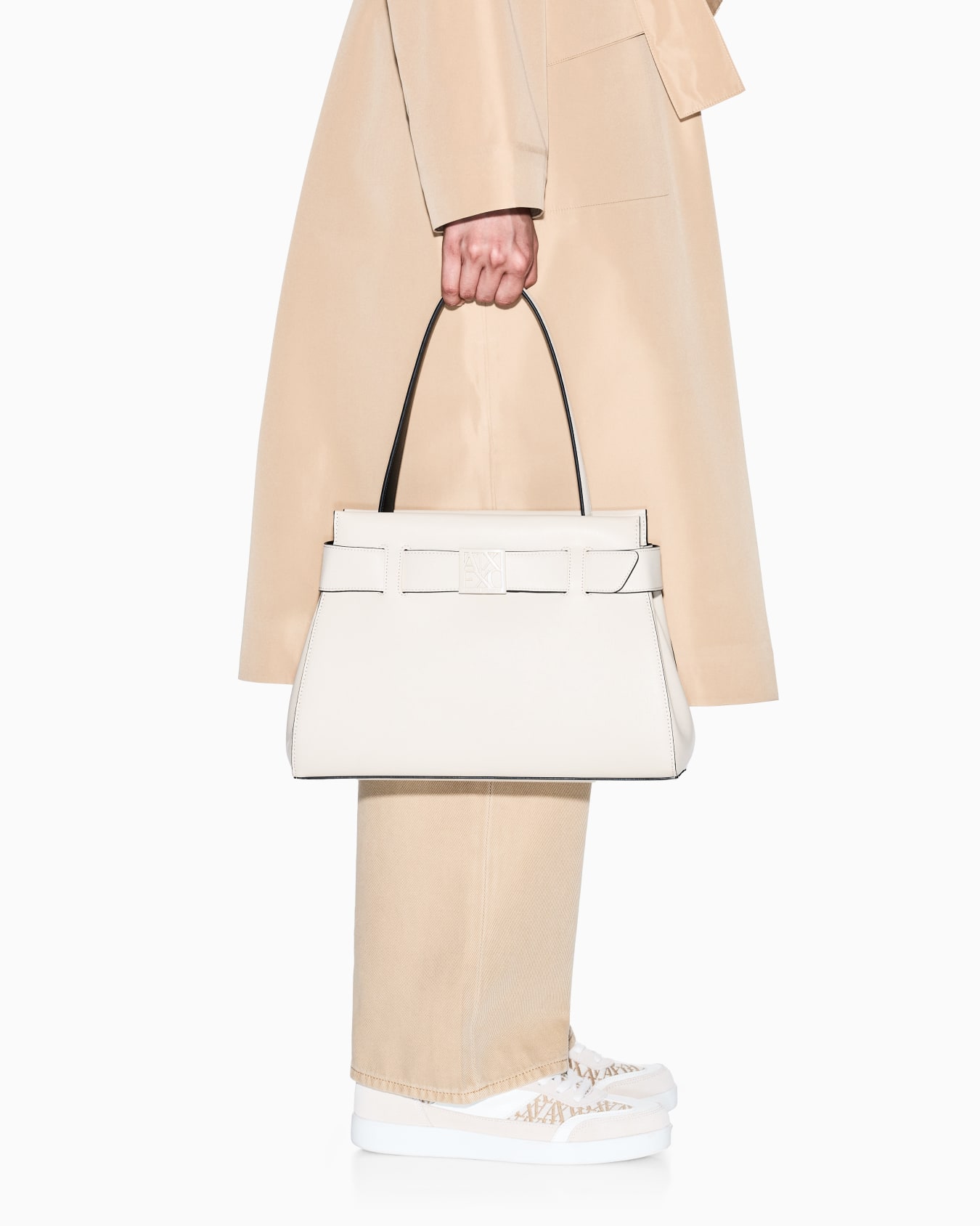 Handbag with small large logo Diapositiva 6