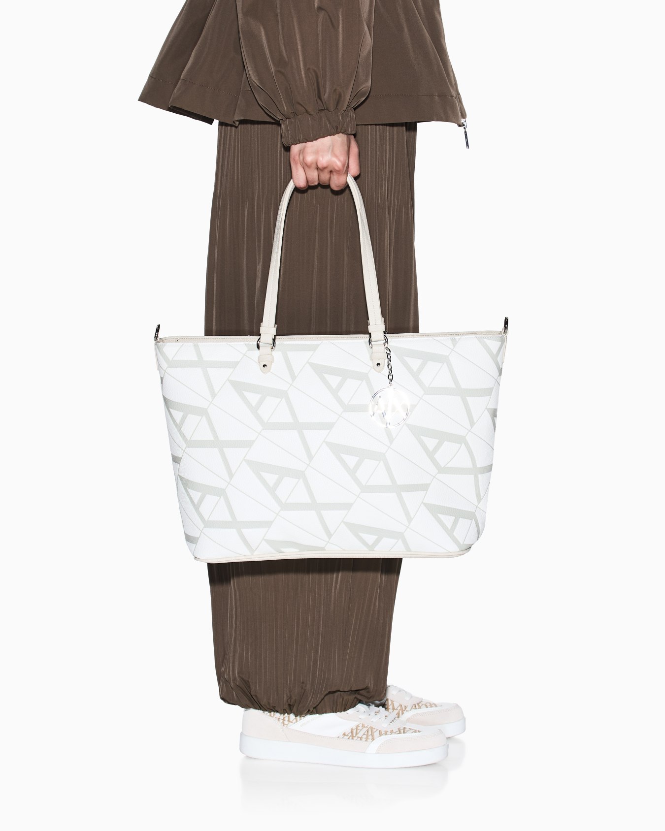 Shopper bag with allover logo Diapositiva 5