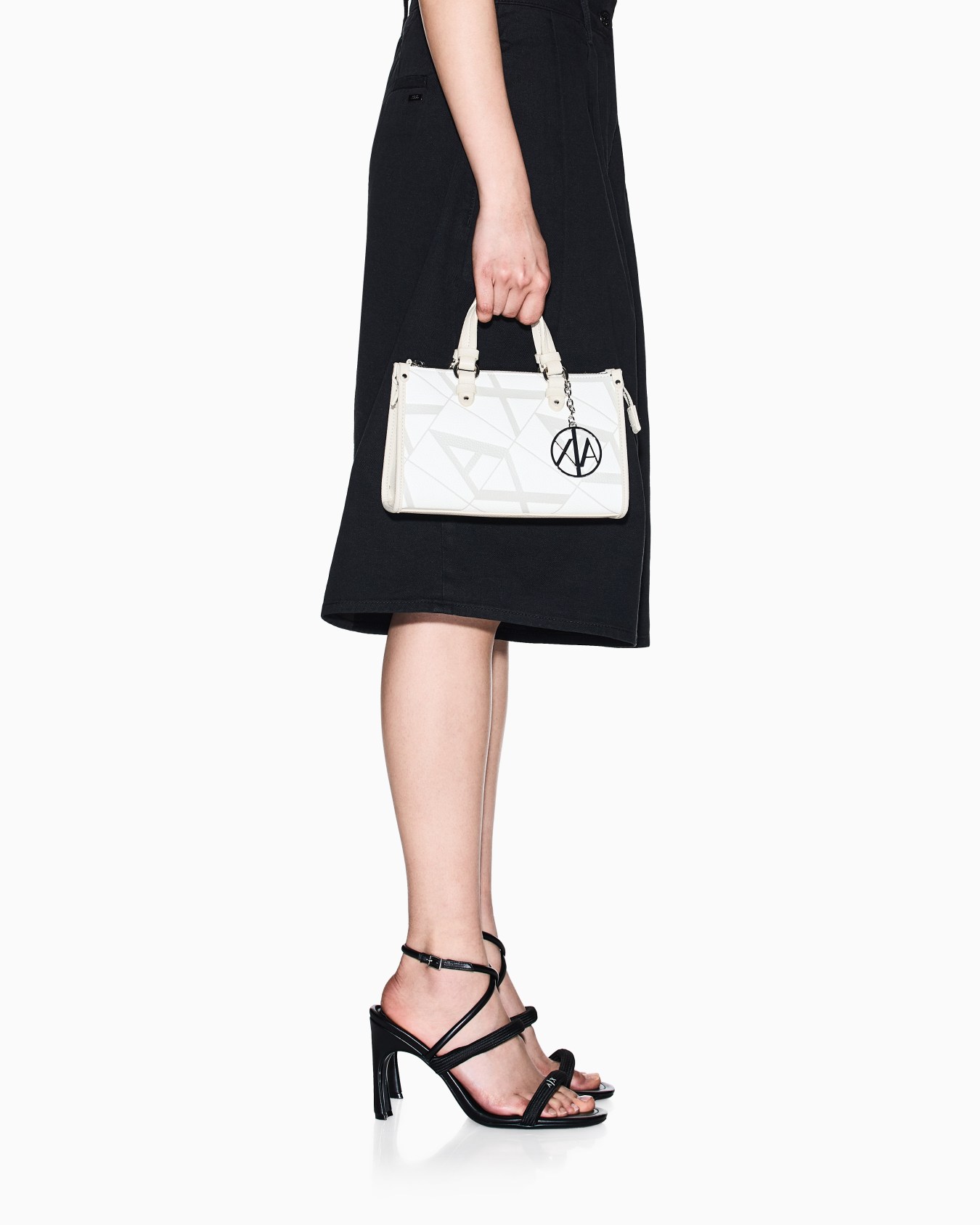 Handbag with maxi allover logo Diapositiva 5