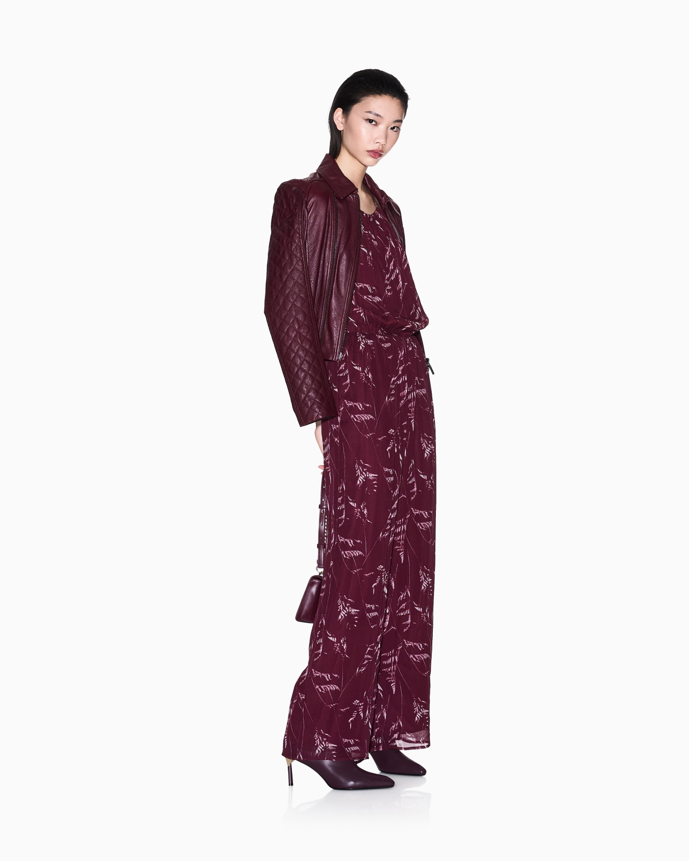 Chiffon jumpsuit with foliage print Slide 1
