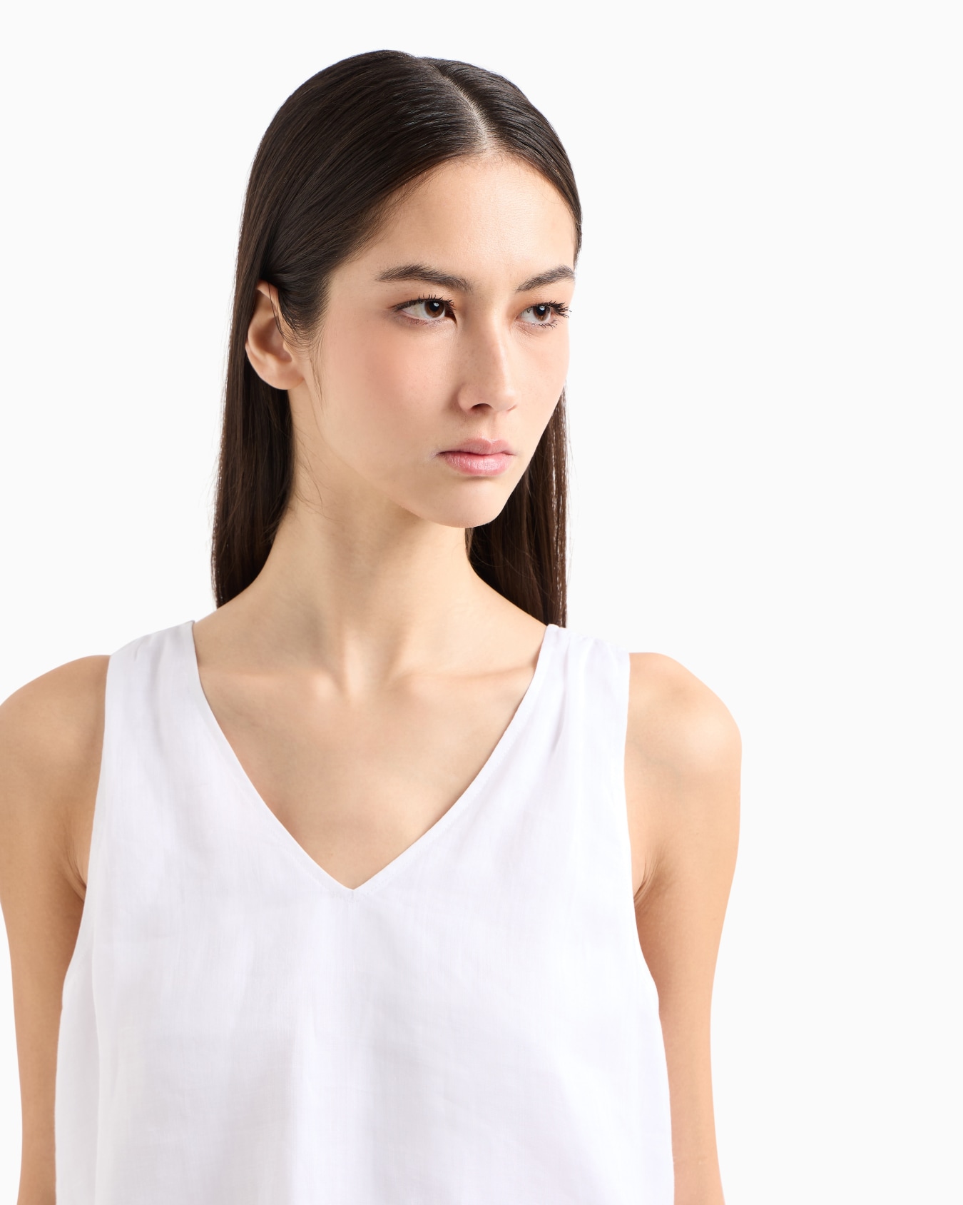 Asymmetrical ramie top with ruffle Slide 4