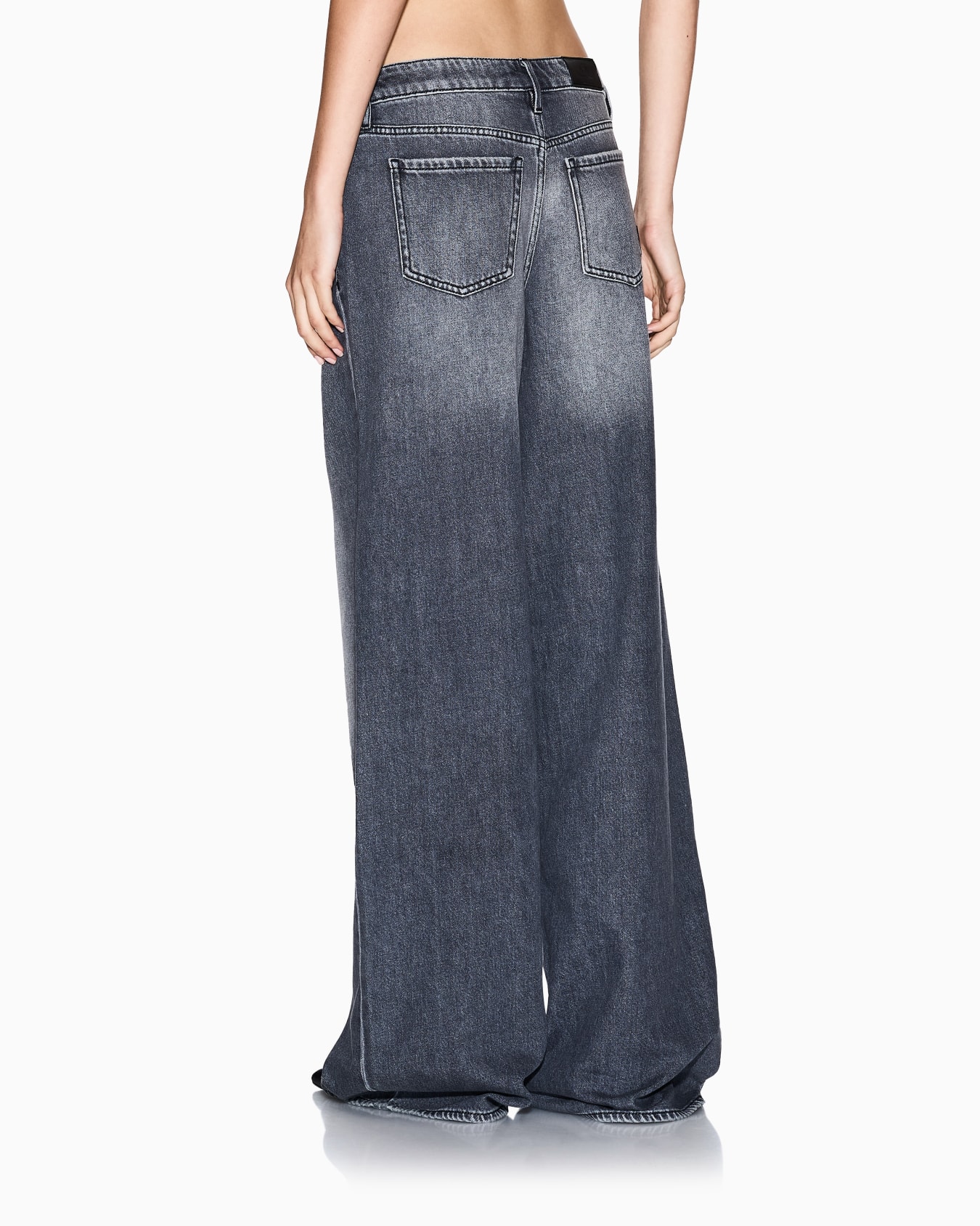Loose Jeans Slide 2