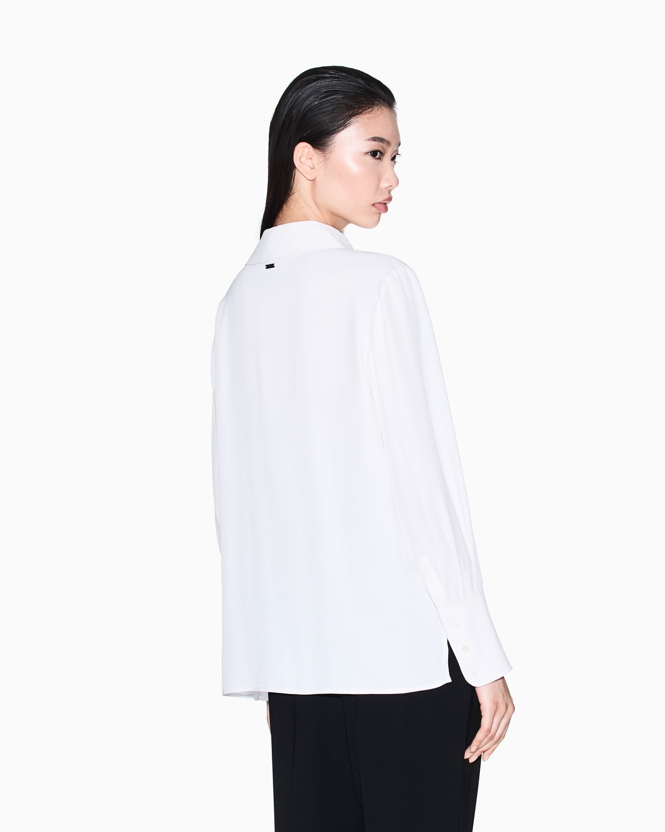 Camicia in crepe con collo asimmetrico Slide 2