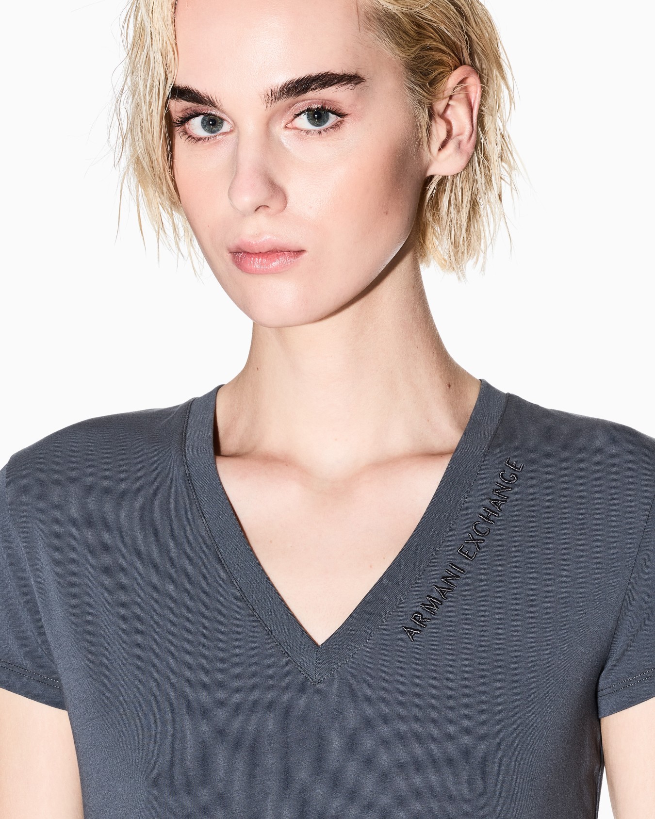  Camiseta de corte entallado con logotipo Diapositiva 4