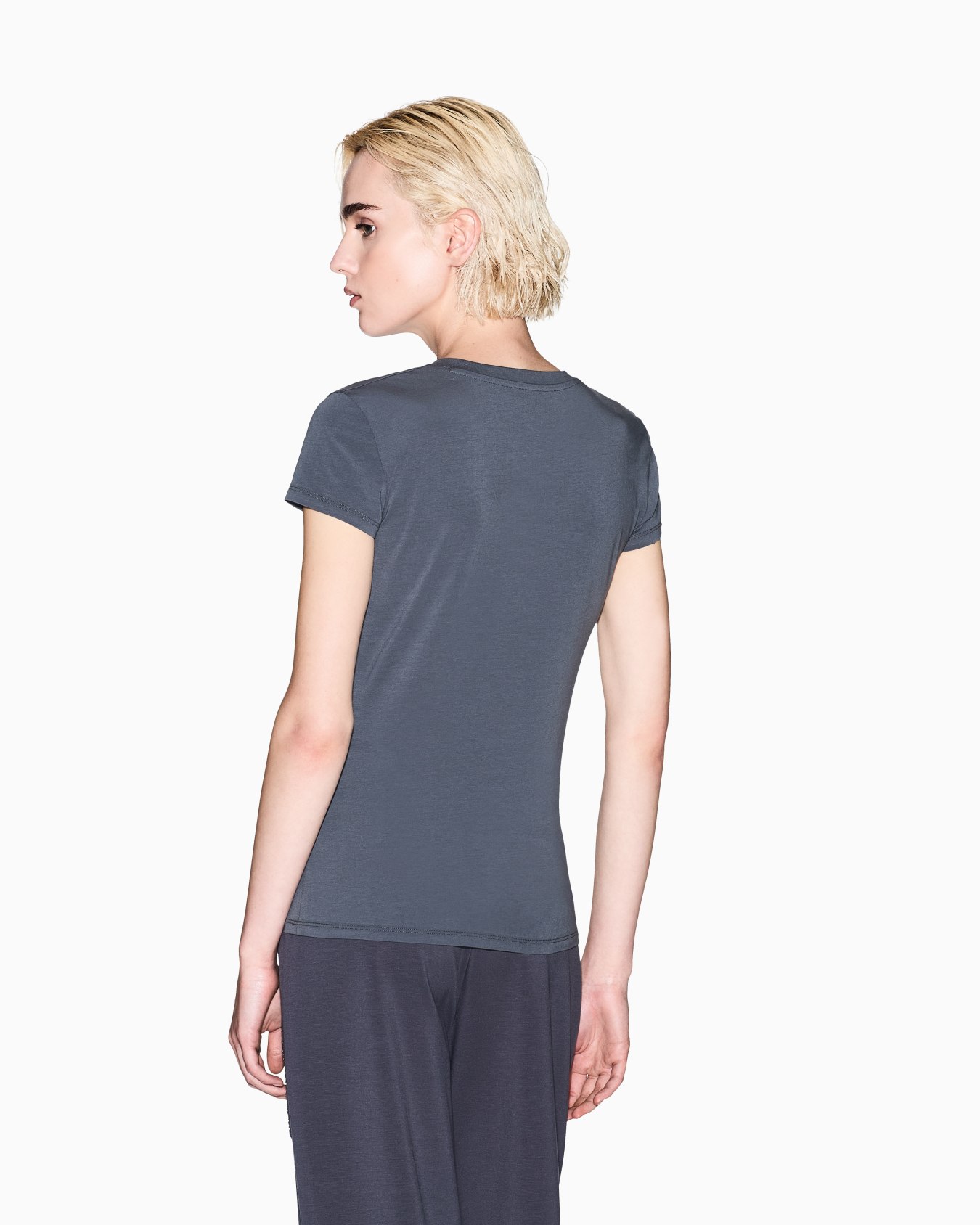  Camiseta de corte entallado con logotipo Diapositiva 2