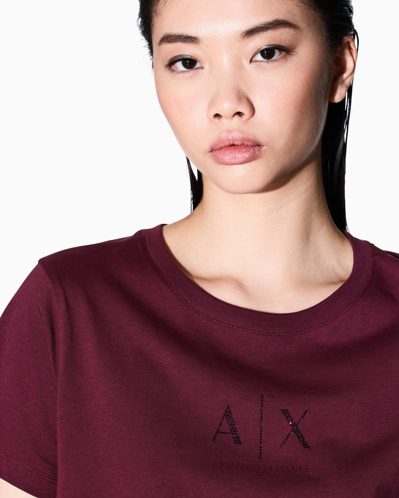 Camiseta de corte regular con logo brillante Diapositiva 4
