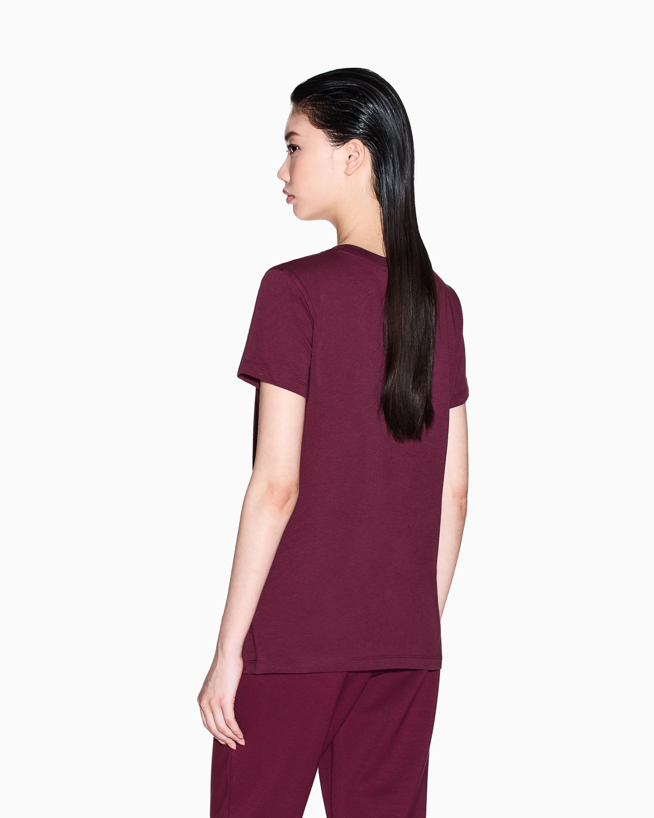 Camiseta de corte regular con logo brillante Diapositiva 2
