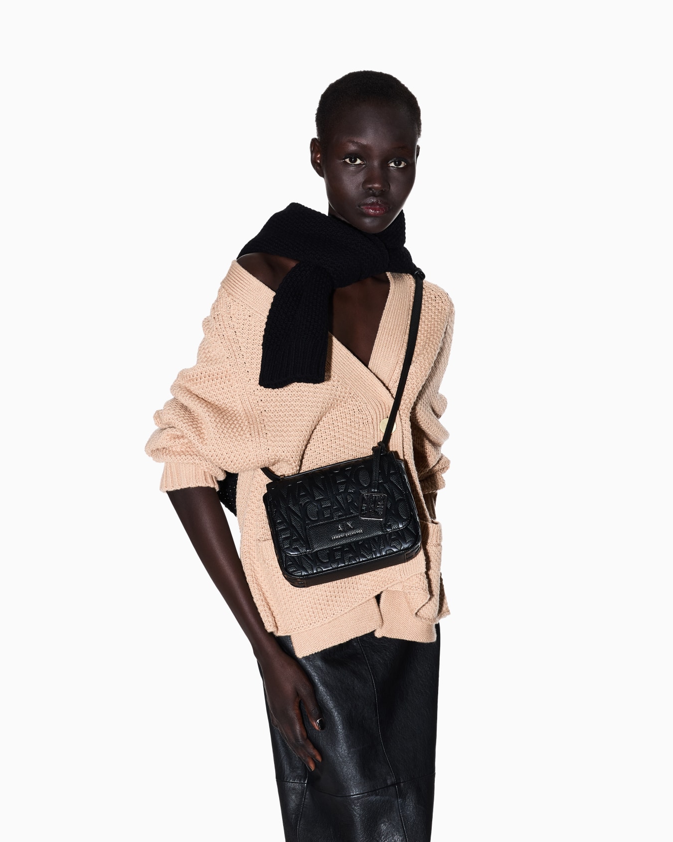 Allover logo shoulder bag Slide 5