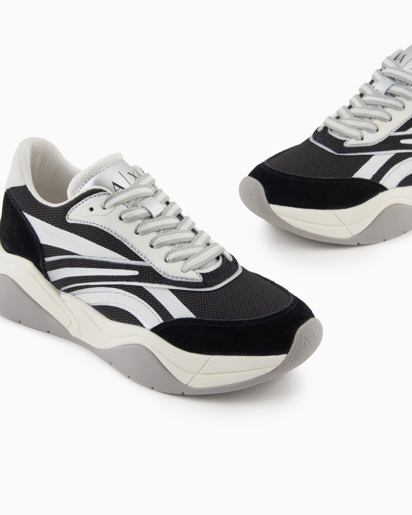 Leather sneakers with contrasting inserts Slide 4