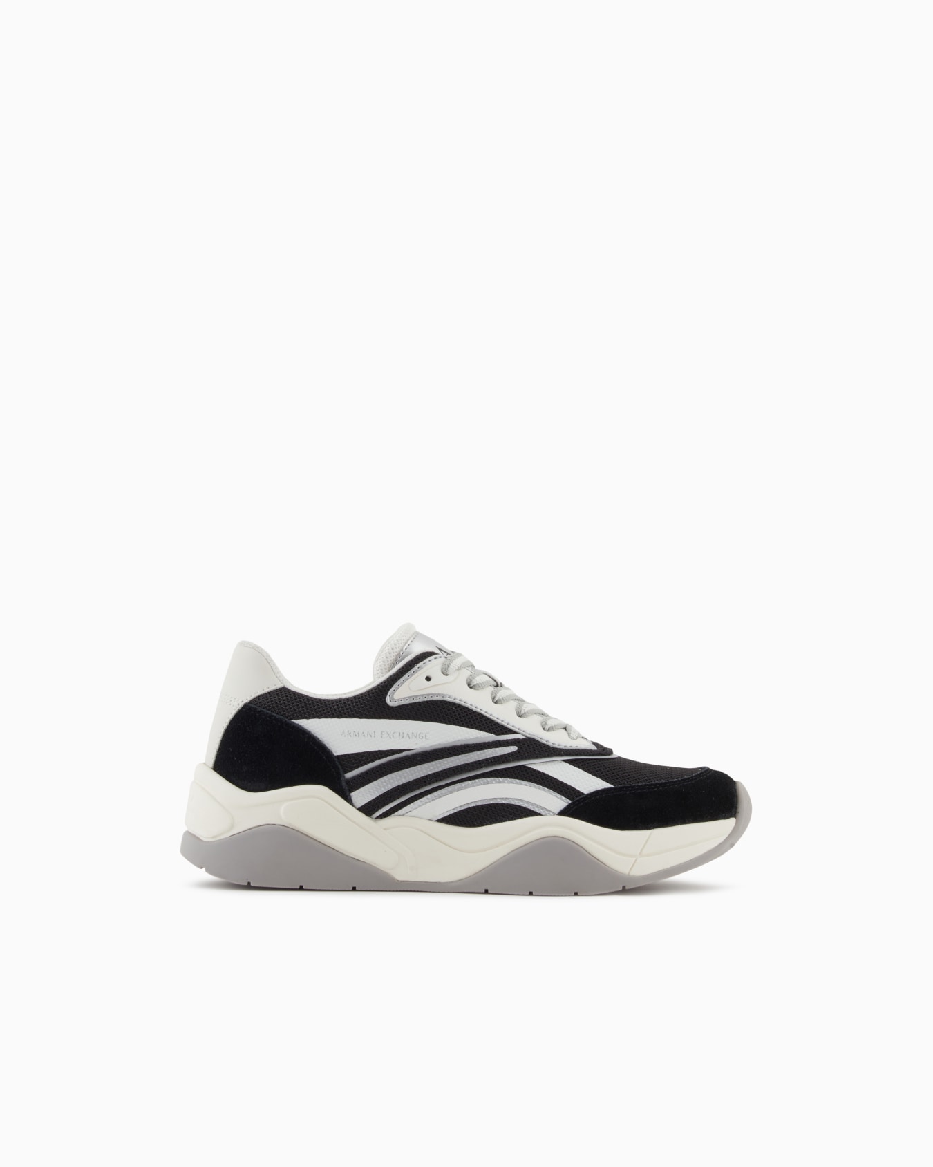 Leather sneakers with contrasting inserts Slide 0