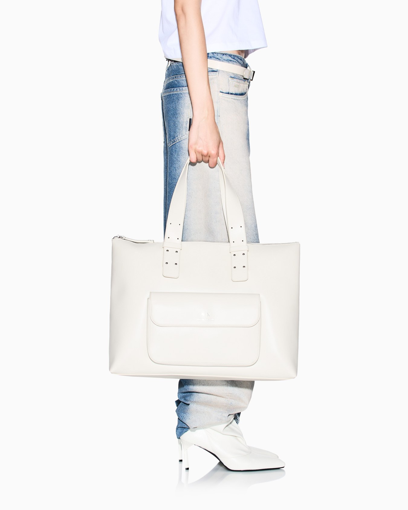 Handbag with external pocket Slide 5