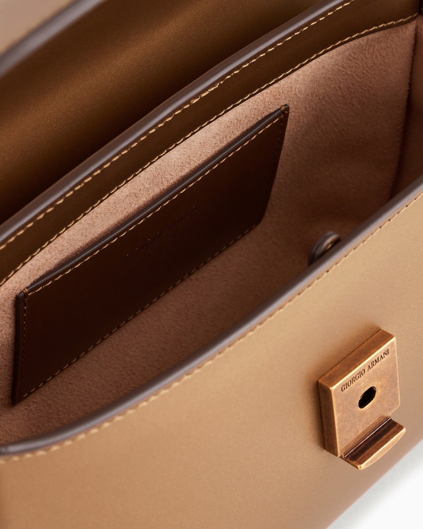 La Prima kleine Handtasche aus laminiertem Leder Folie 3