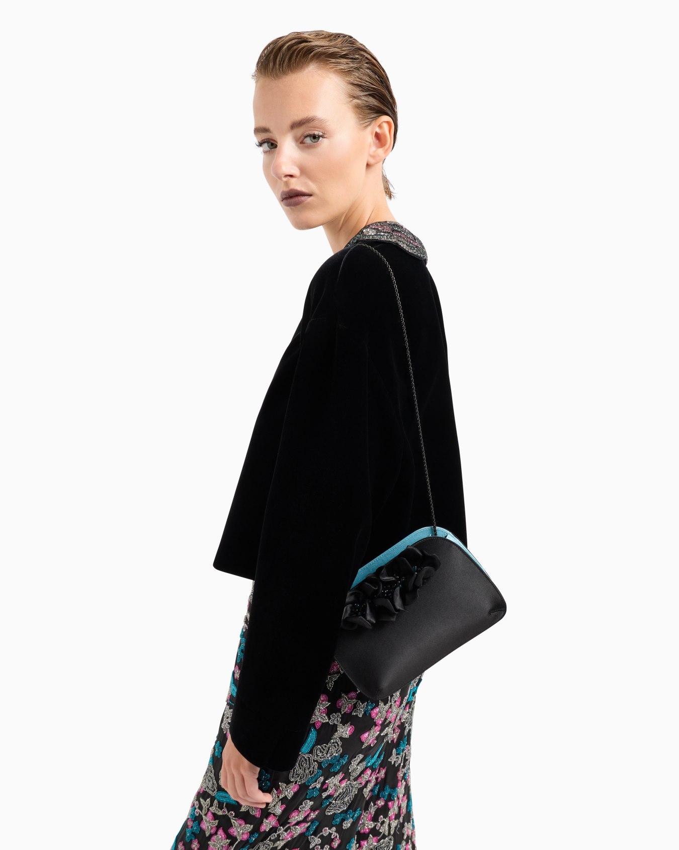 Pochette la Prima en satin avec fleurs appliquées Diapositive 6