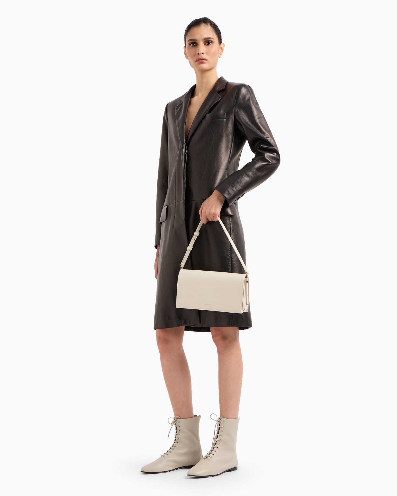 Polished leather baguette bag Slide 5