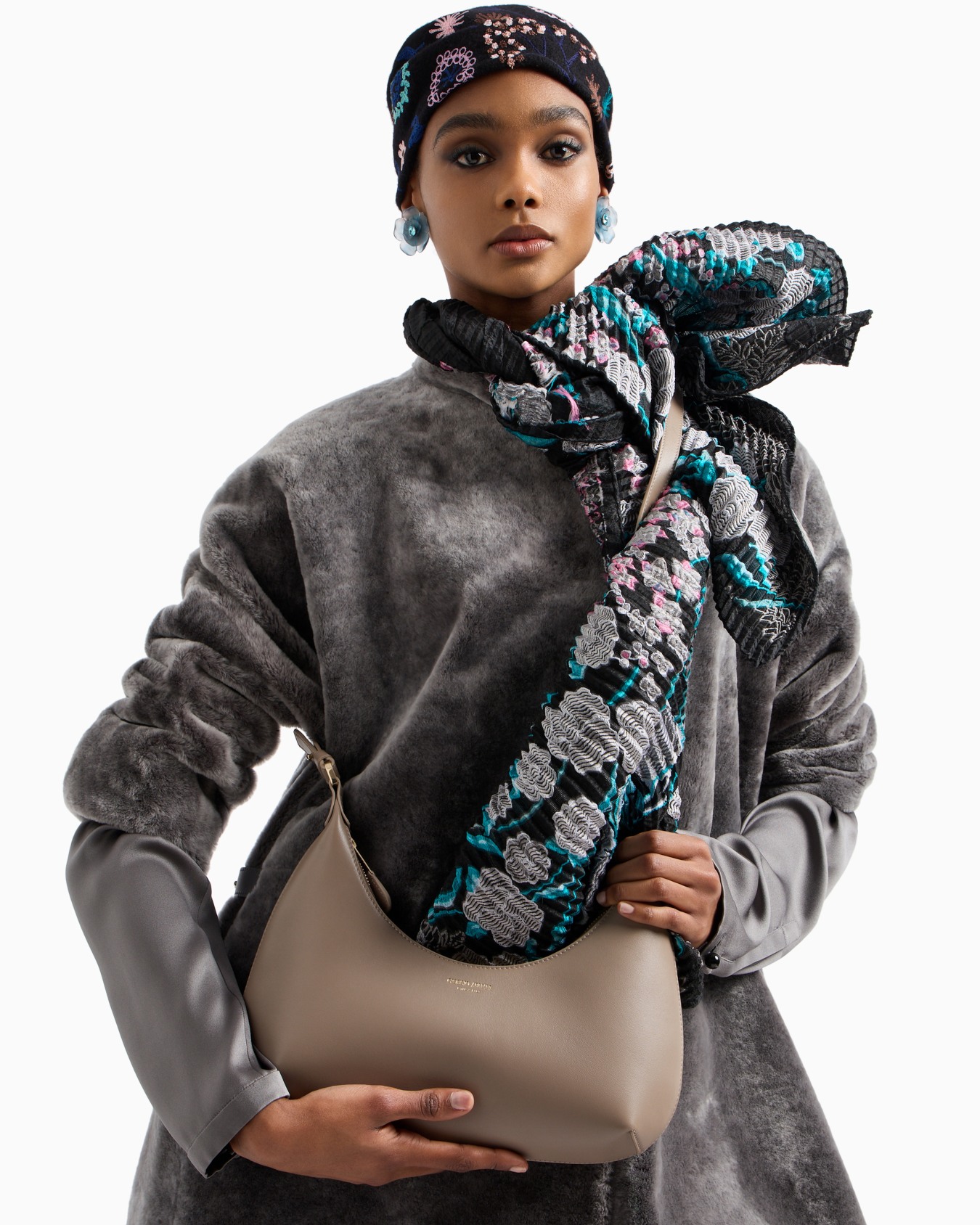 Medium la Prima nappa-leather hobo bag Slide 6