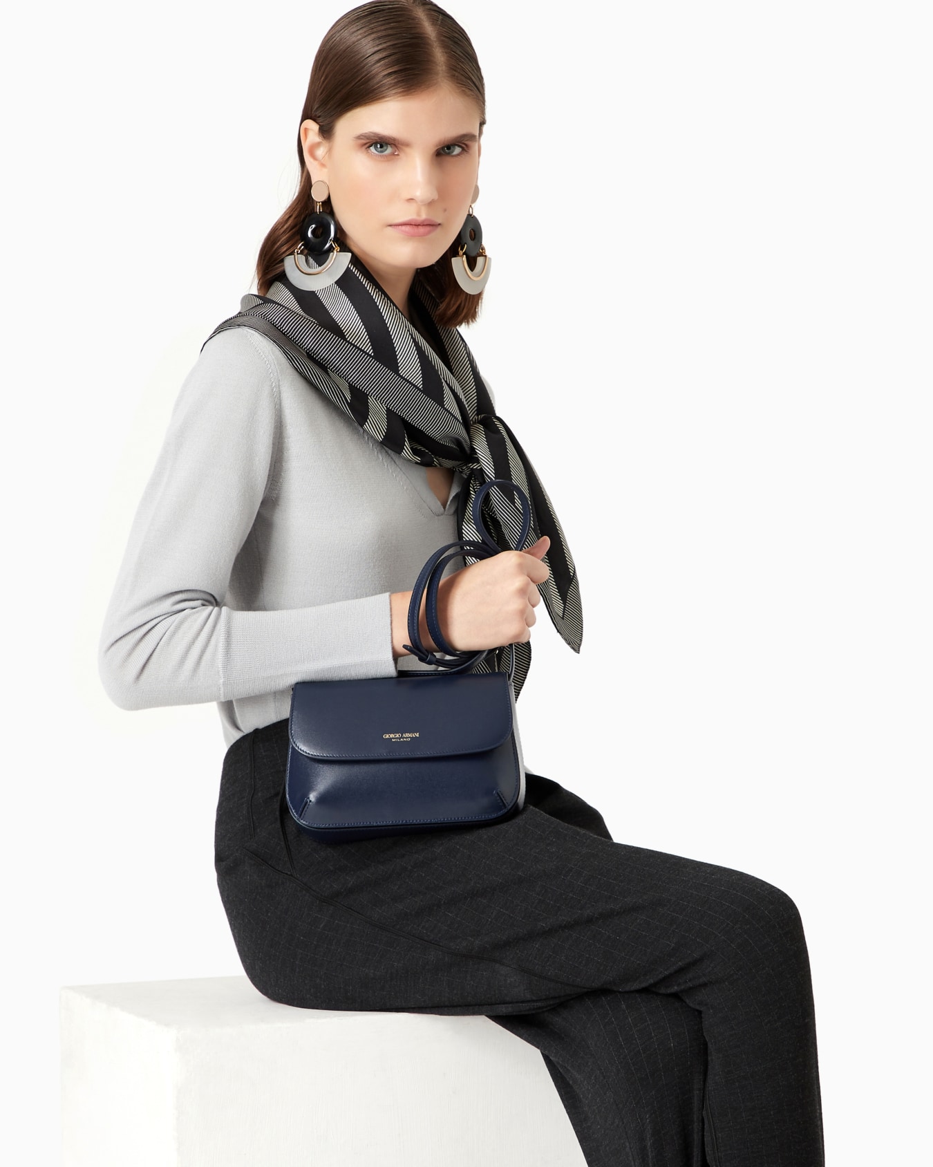 Small la Prima bag in palmellato leather with a strap Slide 7