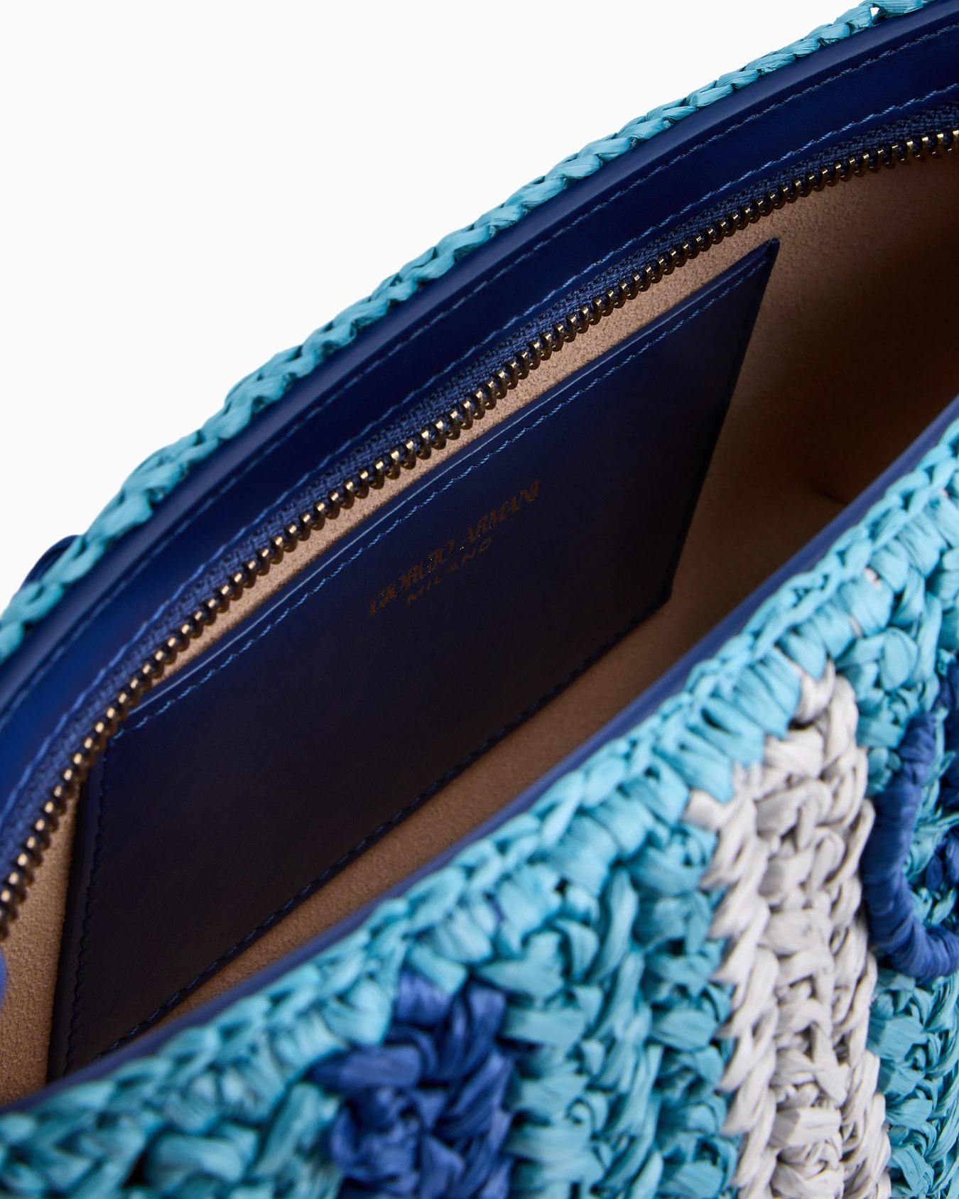 la Prima small shoulder bag in woven raffia Slide 3