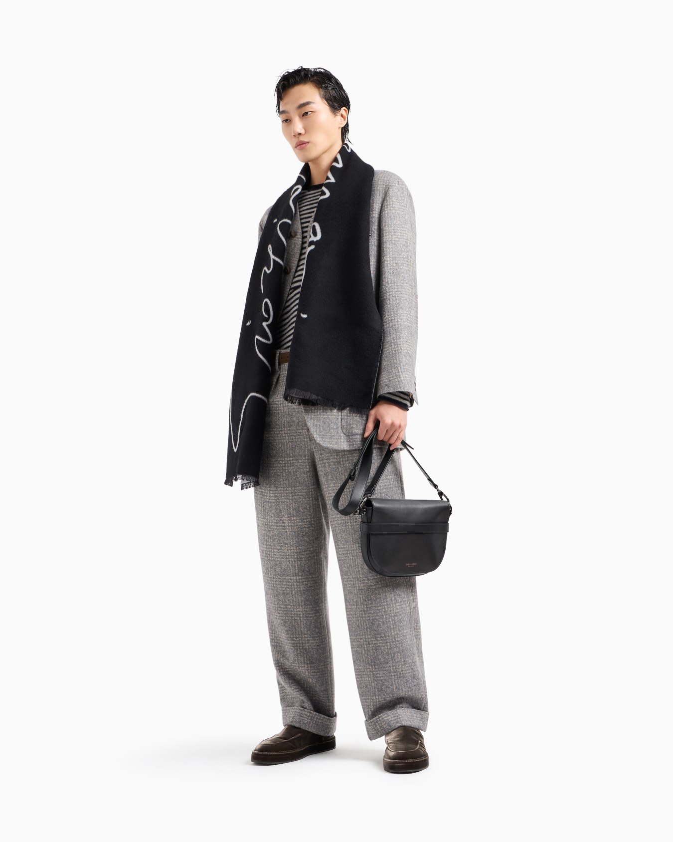 Medium nappa leather shoulder bag Slide 5