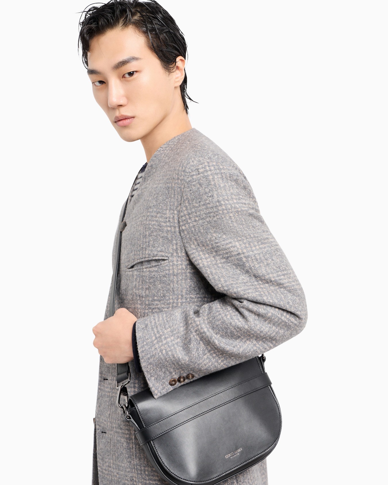 Medium nappa leather shoulder bag Slide 6