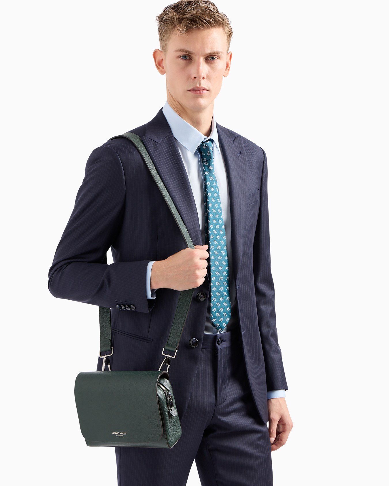 Small leather crossbody bag Slide 6