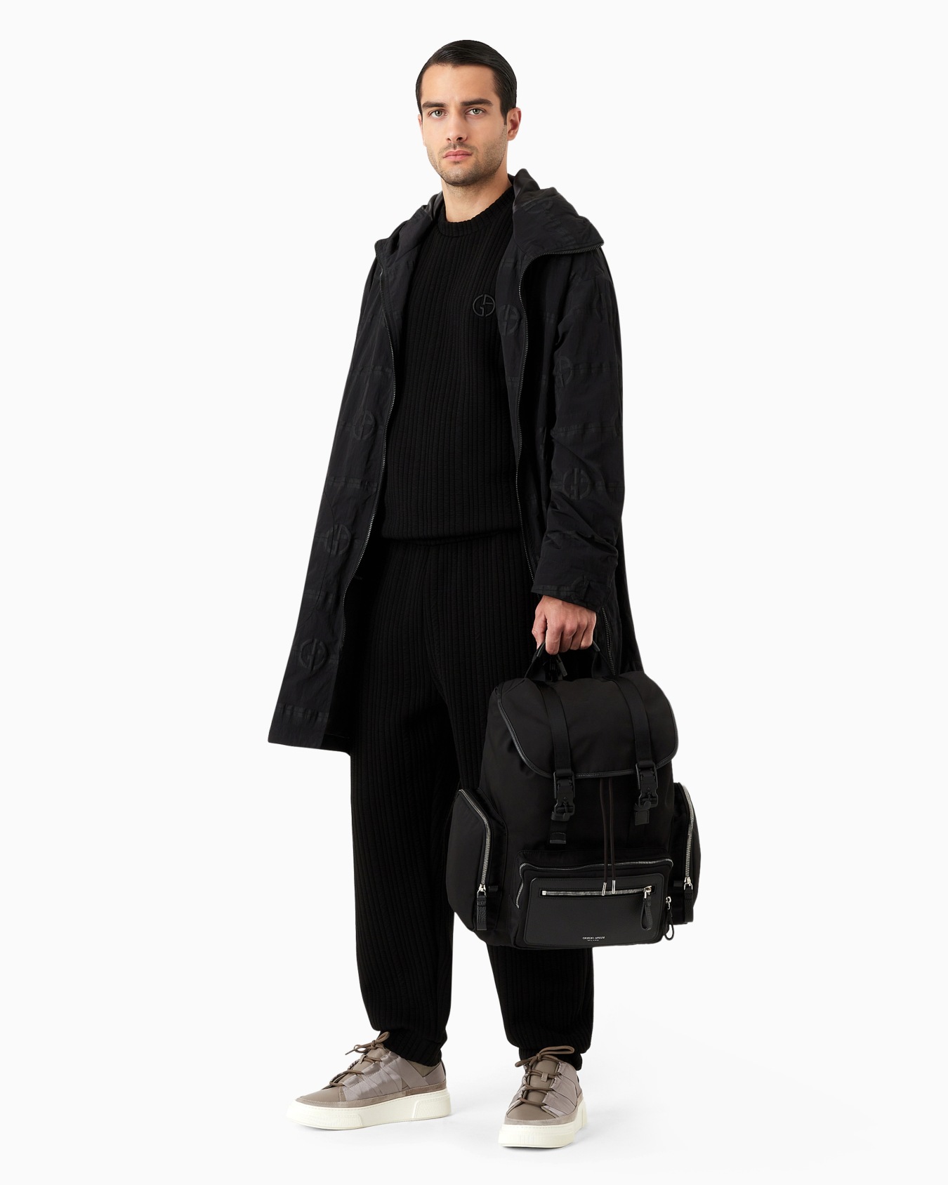 Rucksack aus recyceltem Nylon und genarbtem Leder Folie 5