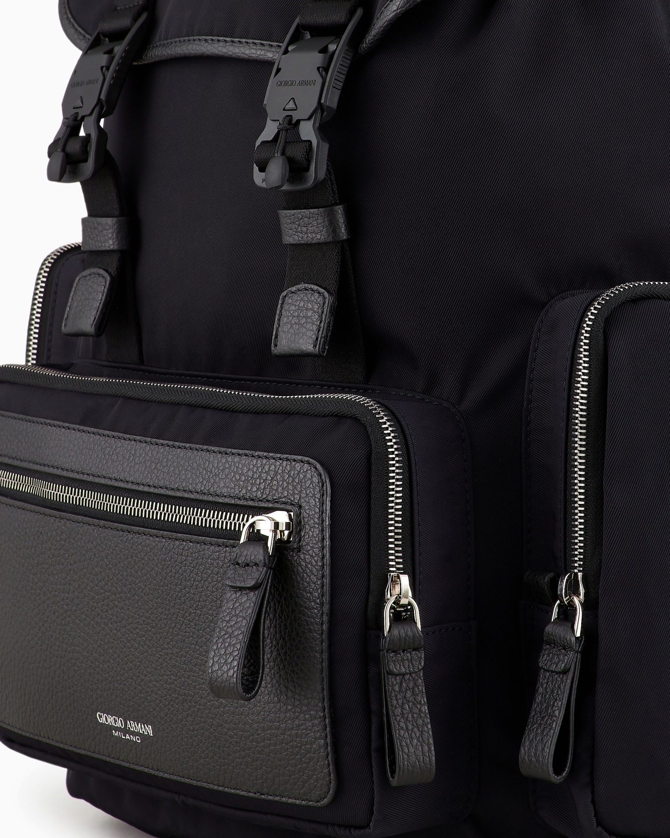 Rucksack aus recyceltem Nylon und genarbtem Leder Folie 4
