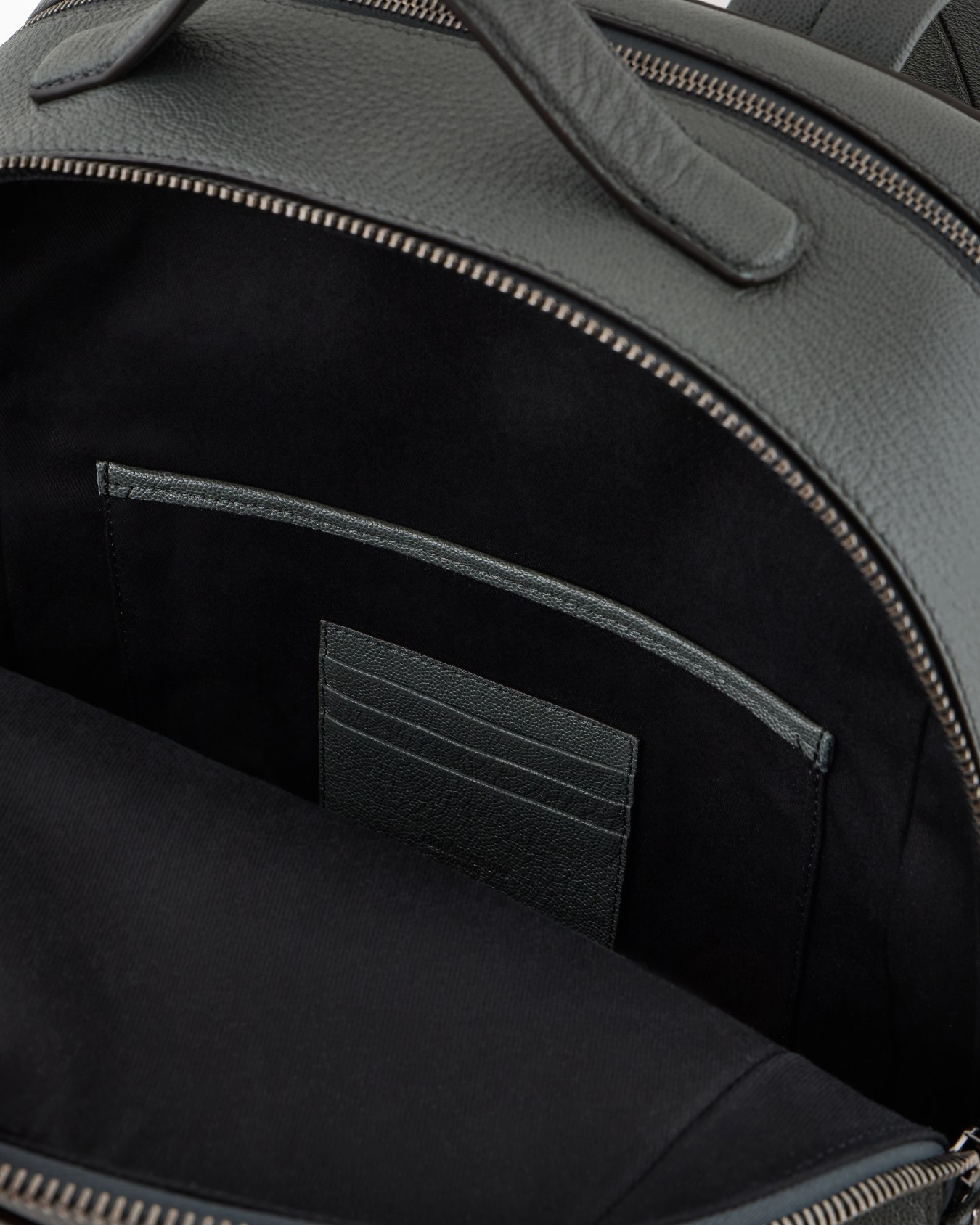 Round leather backpack Slide 3